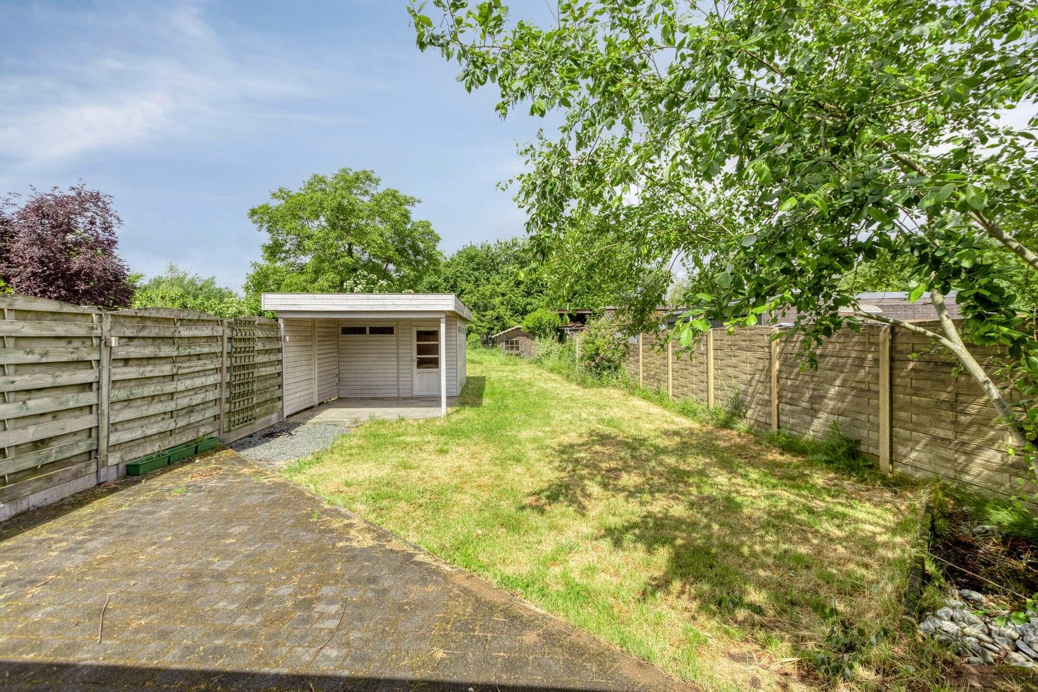 Halfopen gezinswoning met drie slaapkamers (mogelijkheid tot 4), grote tuin en zonnepanelen! foto 33