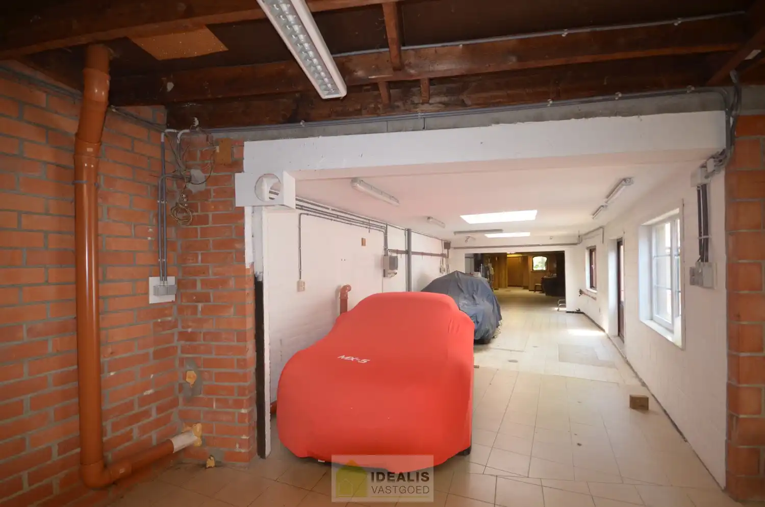 IDEALIS VASTGOED - Handelspand van +-185m² op een gunstige commerciële locatie, de Peltanusstraat te Pelt (Overpelt) met ruim voldoende parkeergelegenheid in de omgeving. foto 11