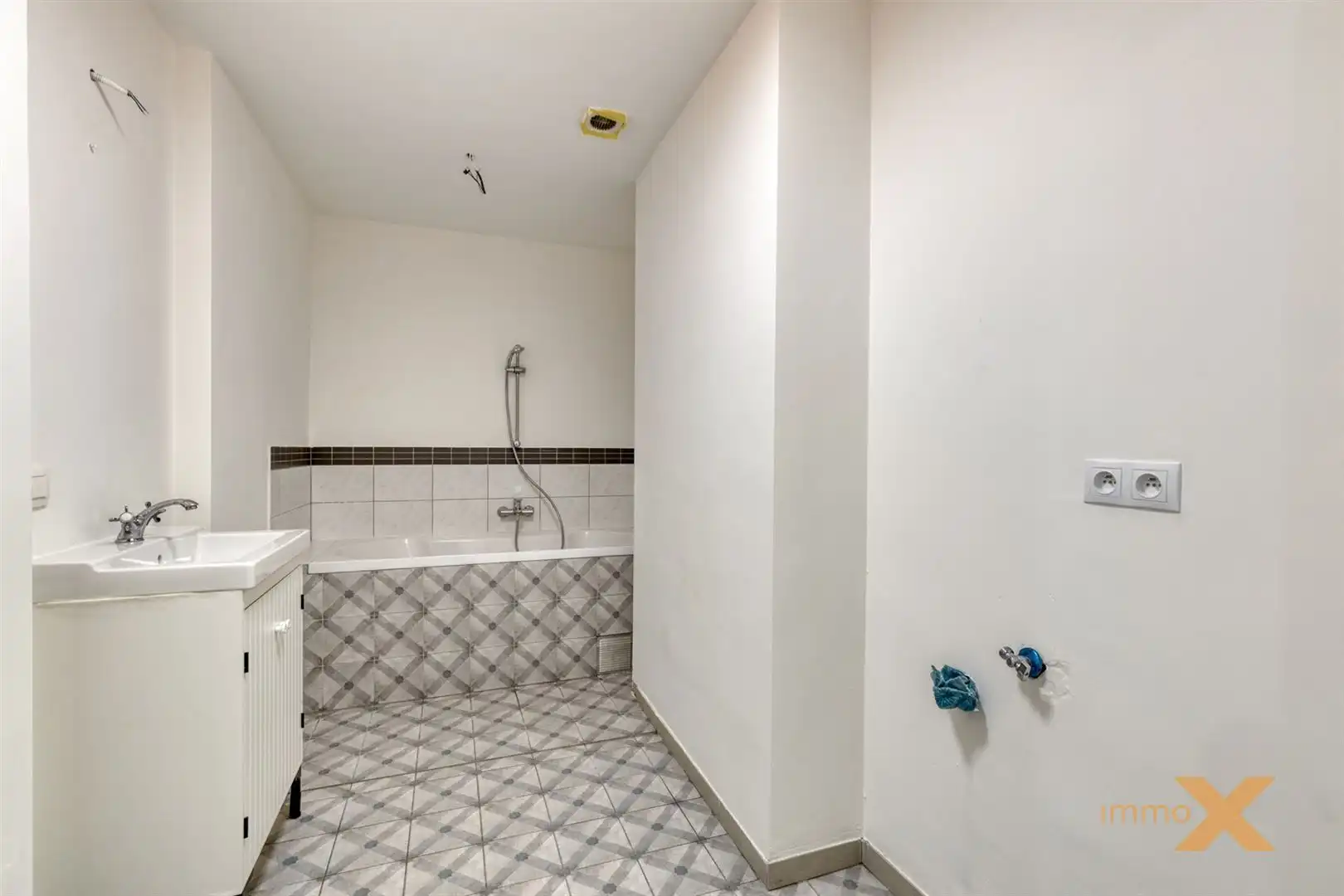 LICHTRIJKE WONING MET OPRIT EN RUIME TUIN foto 10