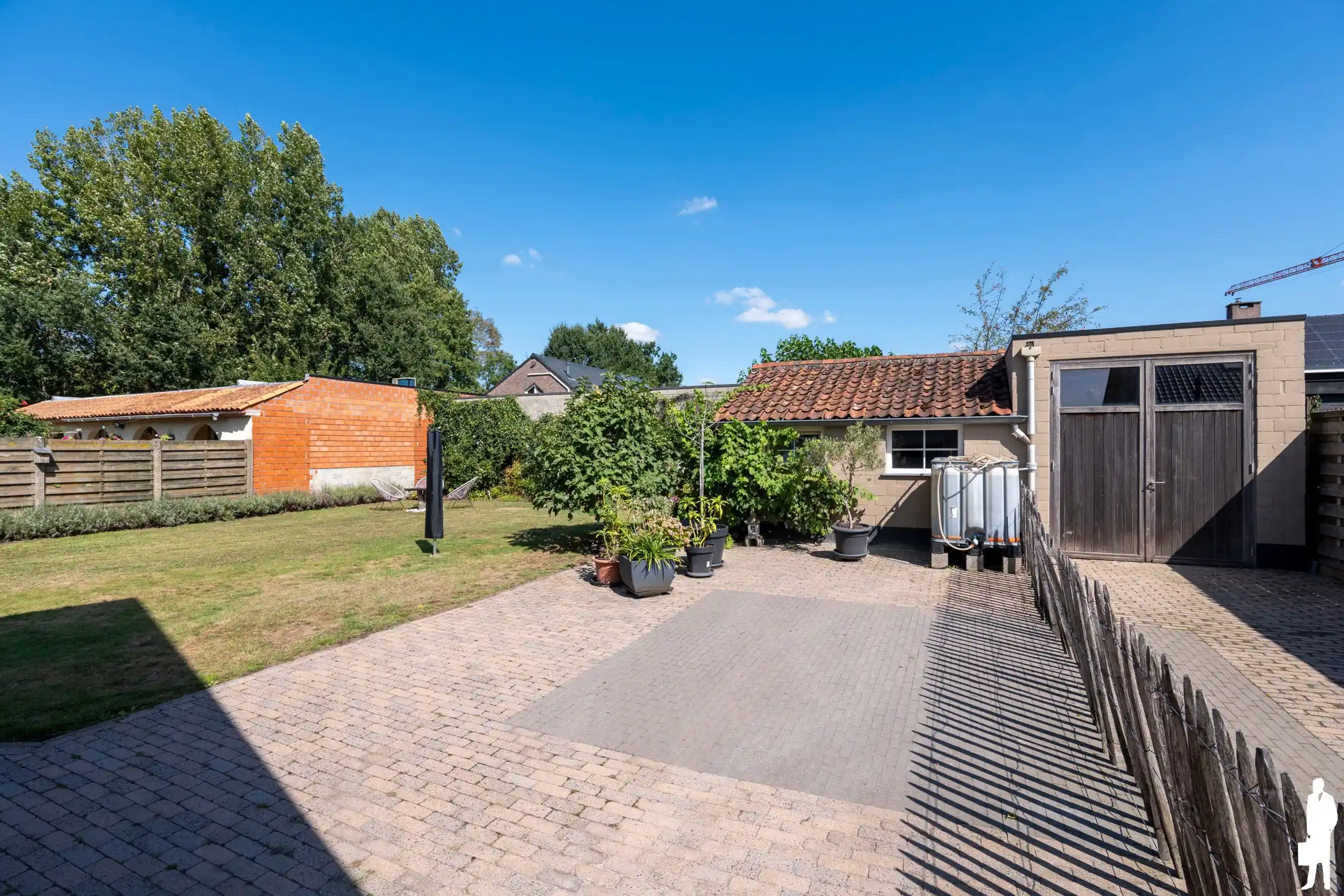 Vrijstaande villa met 4 slpk. gelegen op de dijk van kanaal  foto 40