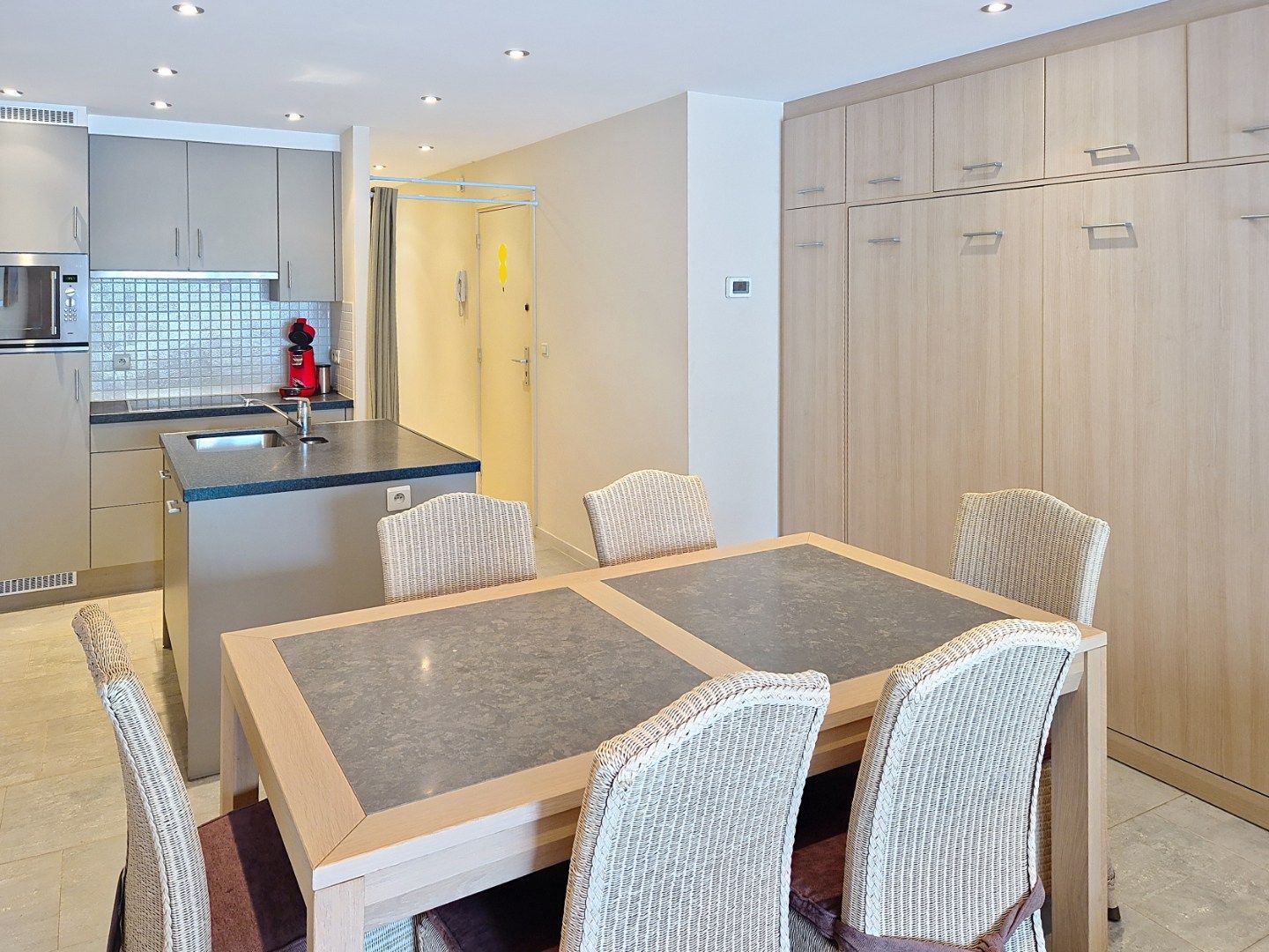 Mooi appartement met terras op het Heldenplein in Knokke-Heist. foto 4