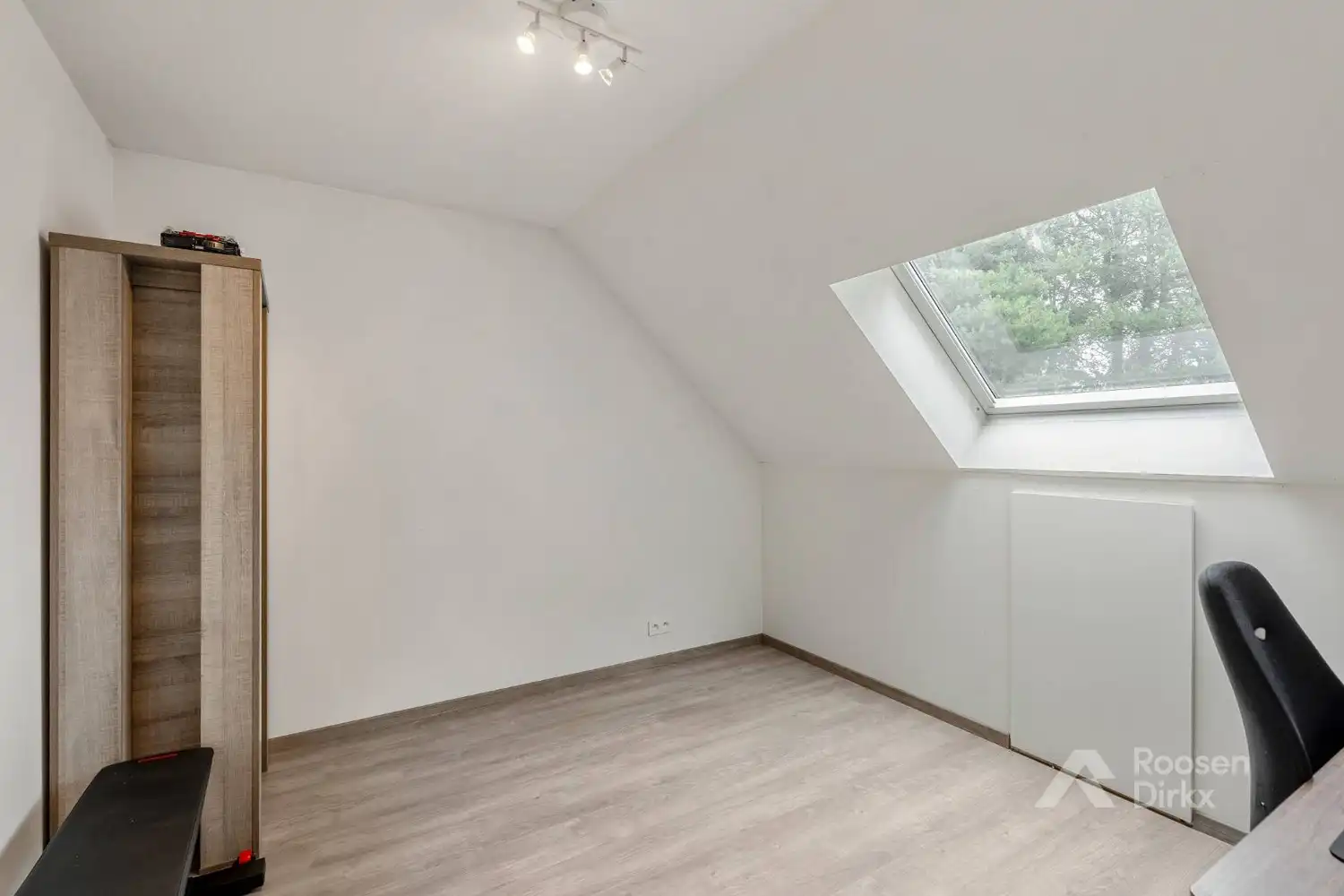 Gezinswoning met stijlvolle architectuur op wandelafstand van natuurgebied foto 24