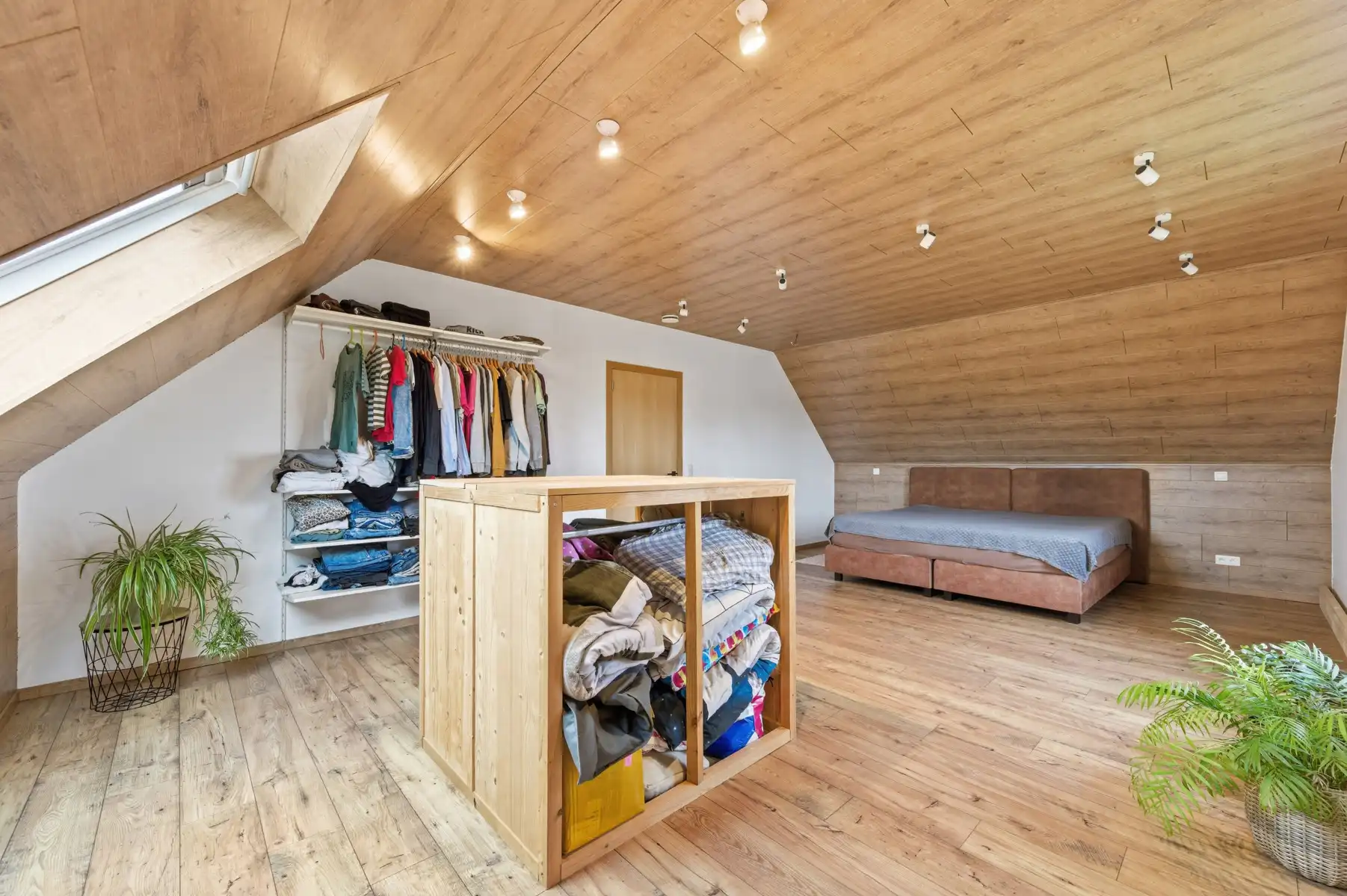 Recente BEN villa met 1,7 ha weiland foto 22