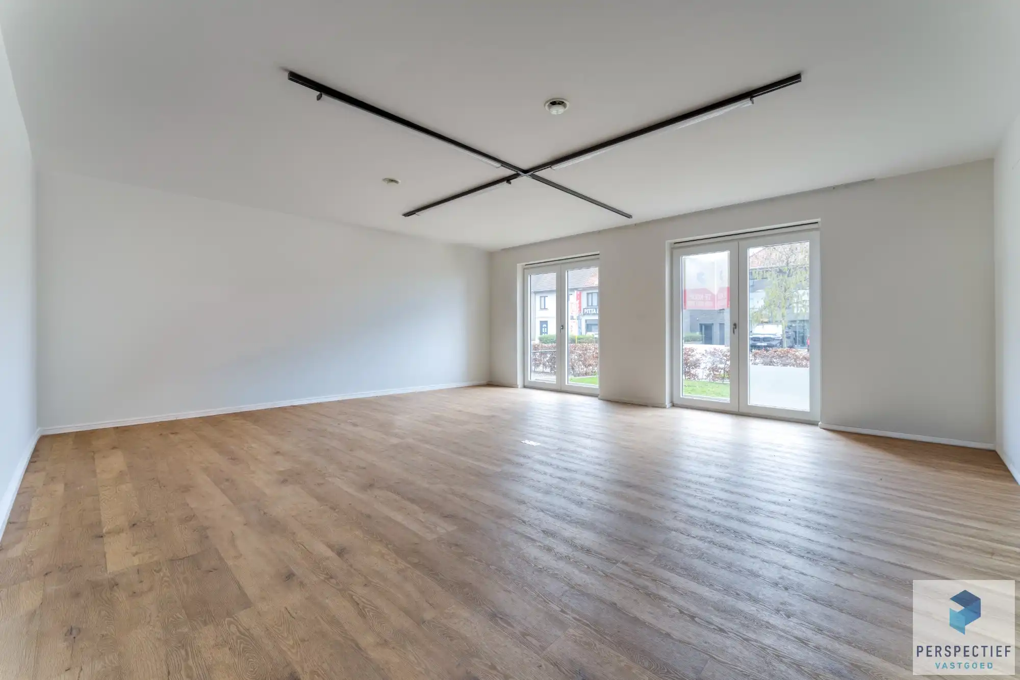 Centraal gelegen handelsgelijkvloers/ appartement foto 8