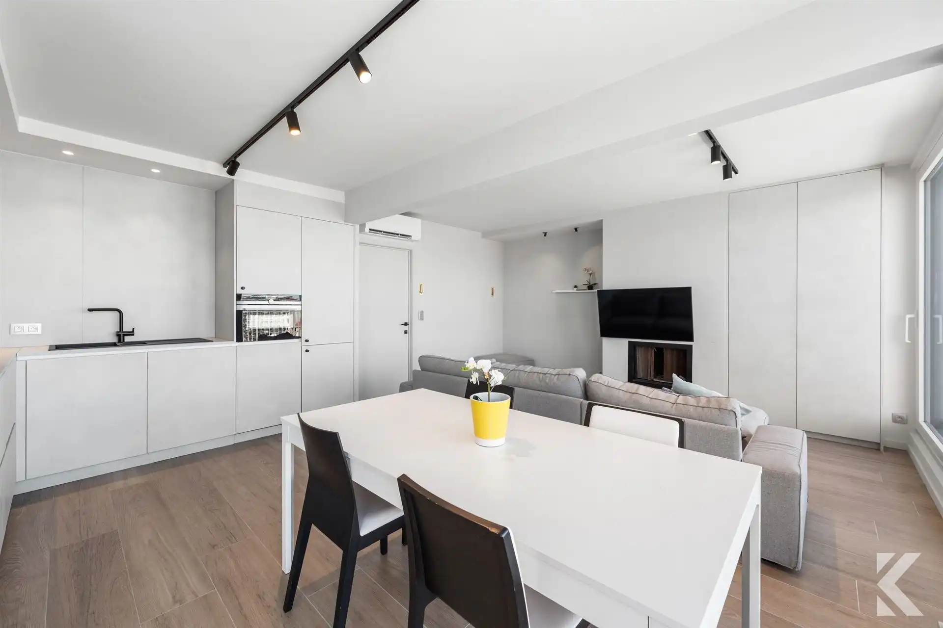 Gerenoveerde penthouse, 65 m2 terrassen, panoramisch zicht foto 9