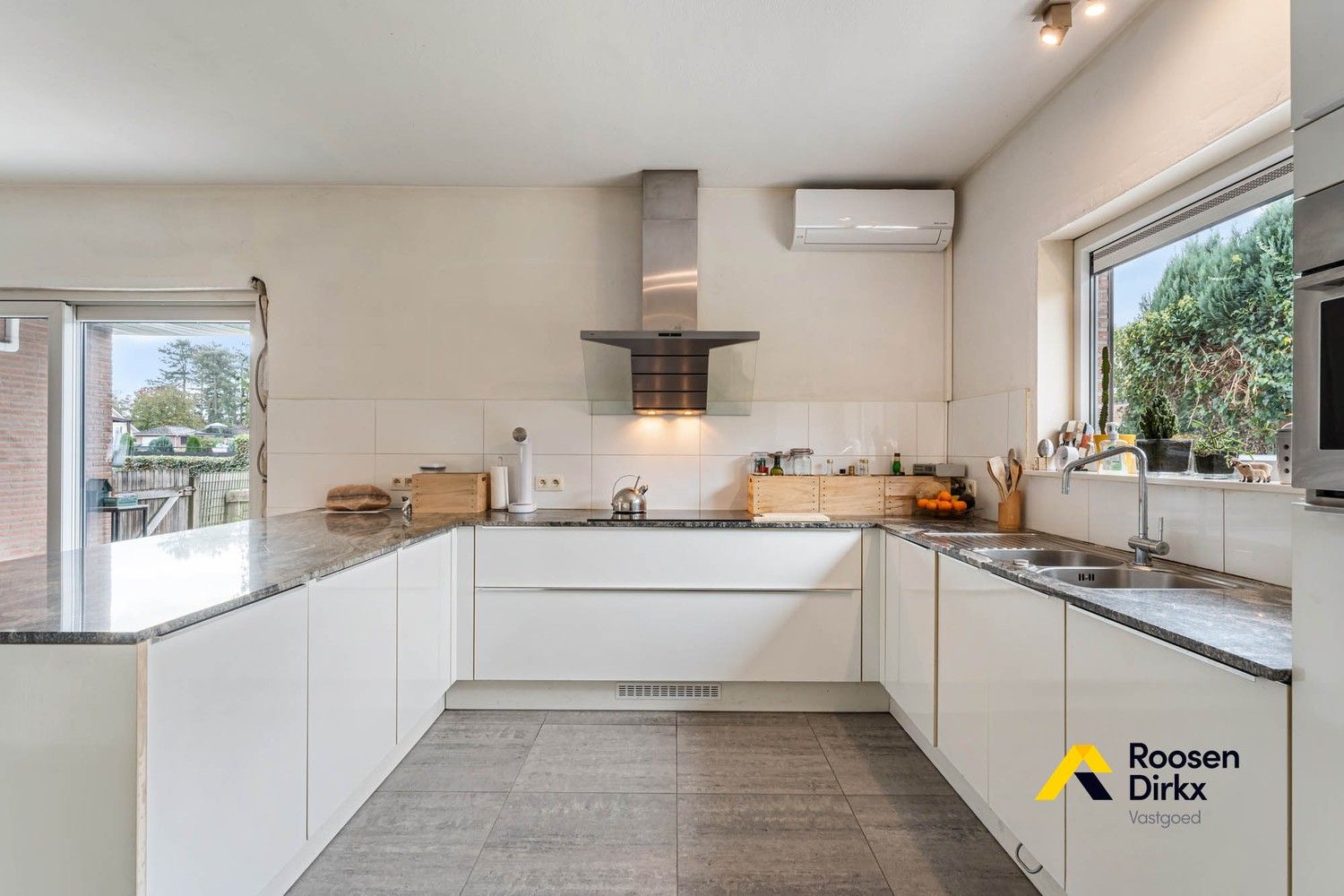 Vrijstaande gezinswoning met 4 slaapkamers op perceel van 78a88ca foto 10