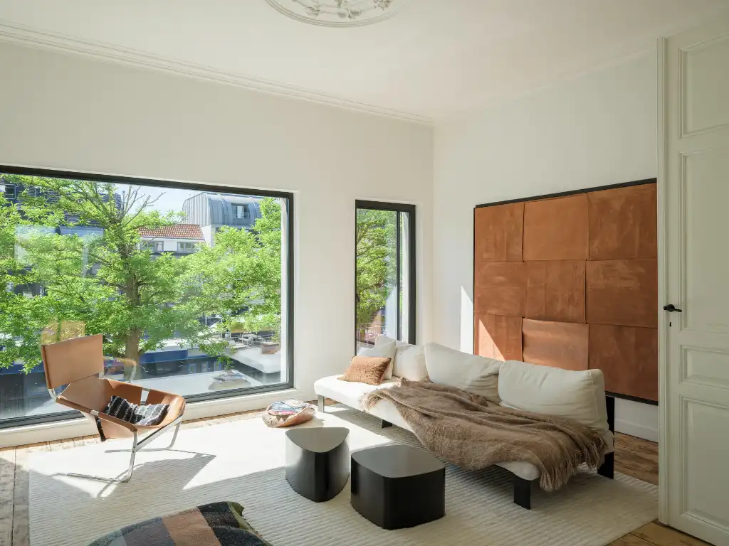 Klassevolle herenwoning met interieur van Peter Ivens & Bea Mombaers, volwassen stadstuin, inpandige garage en uitzonderlijk zicht op de Visserij. foto 2