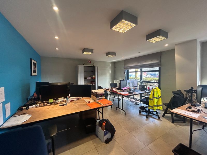 Functioneel bedrijfsgebouw voorzien van kantoor- en magazijnruimte met buitenopslag foto 14