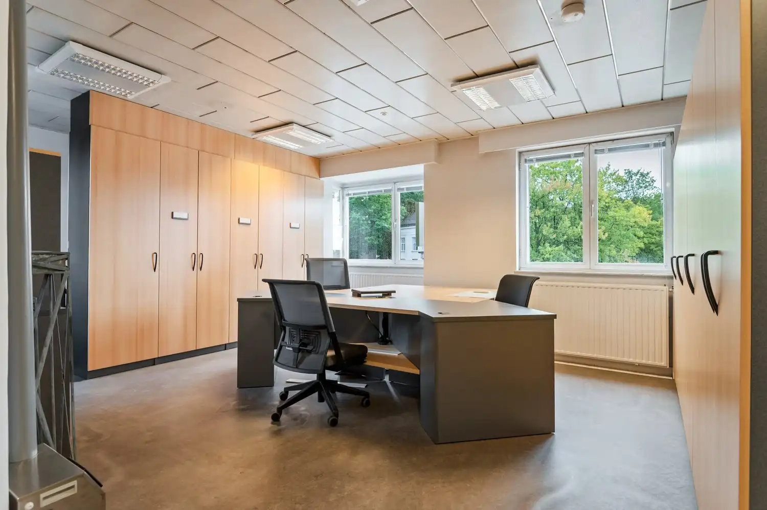 Ruim kantoorgebouw op een centrale locatie te koop in Wommelgem foto 11