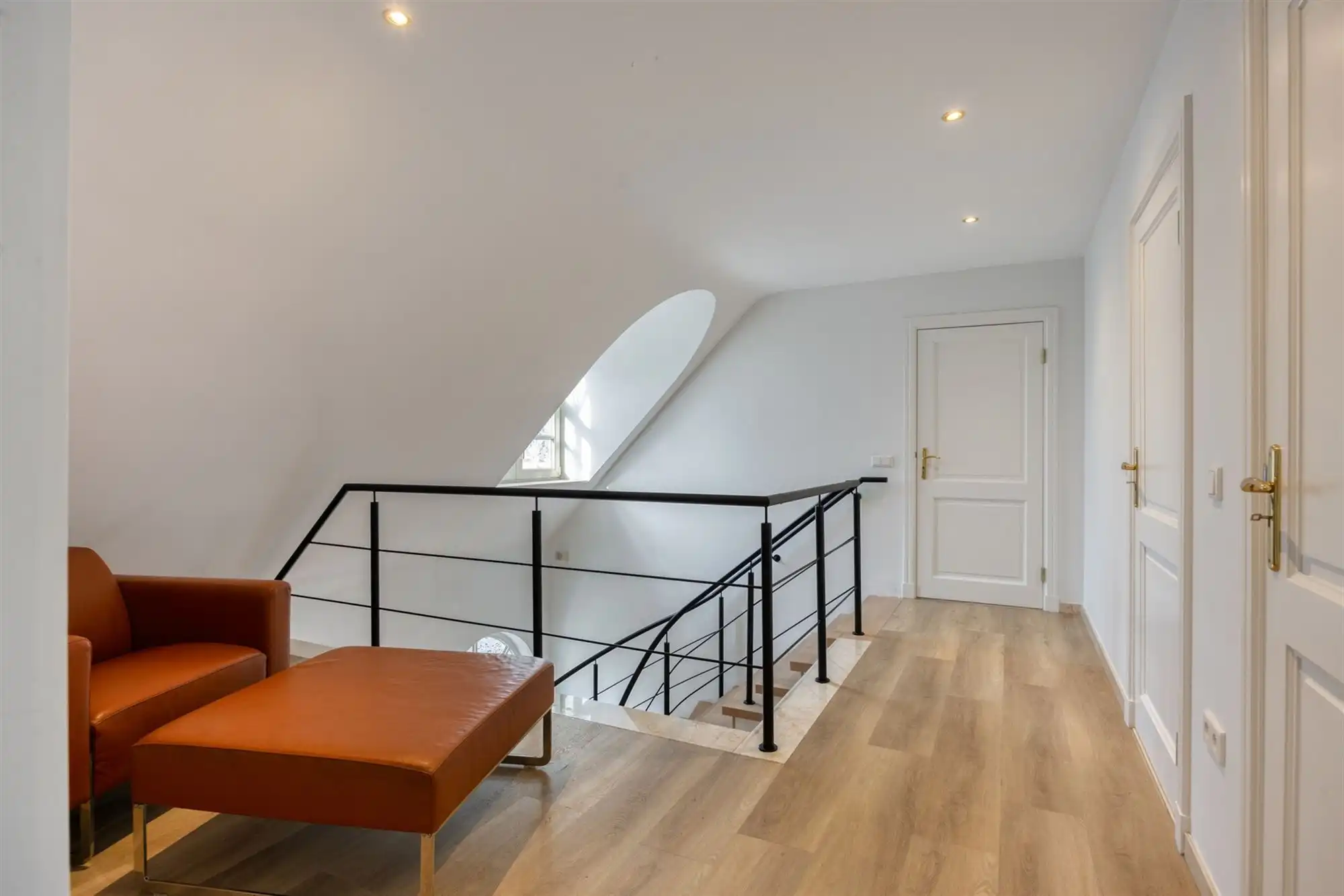 Instapklare tijdloze villa met 5 slpks op ca. 2000 m² foto 36