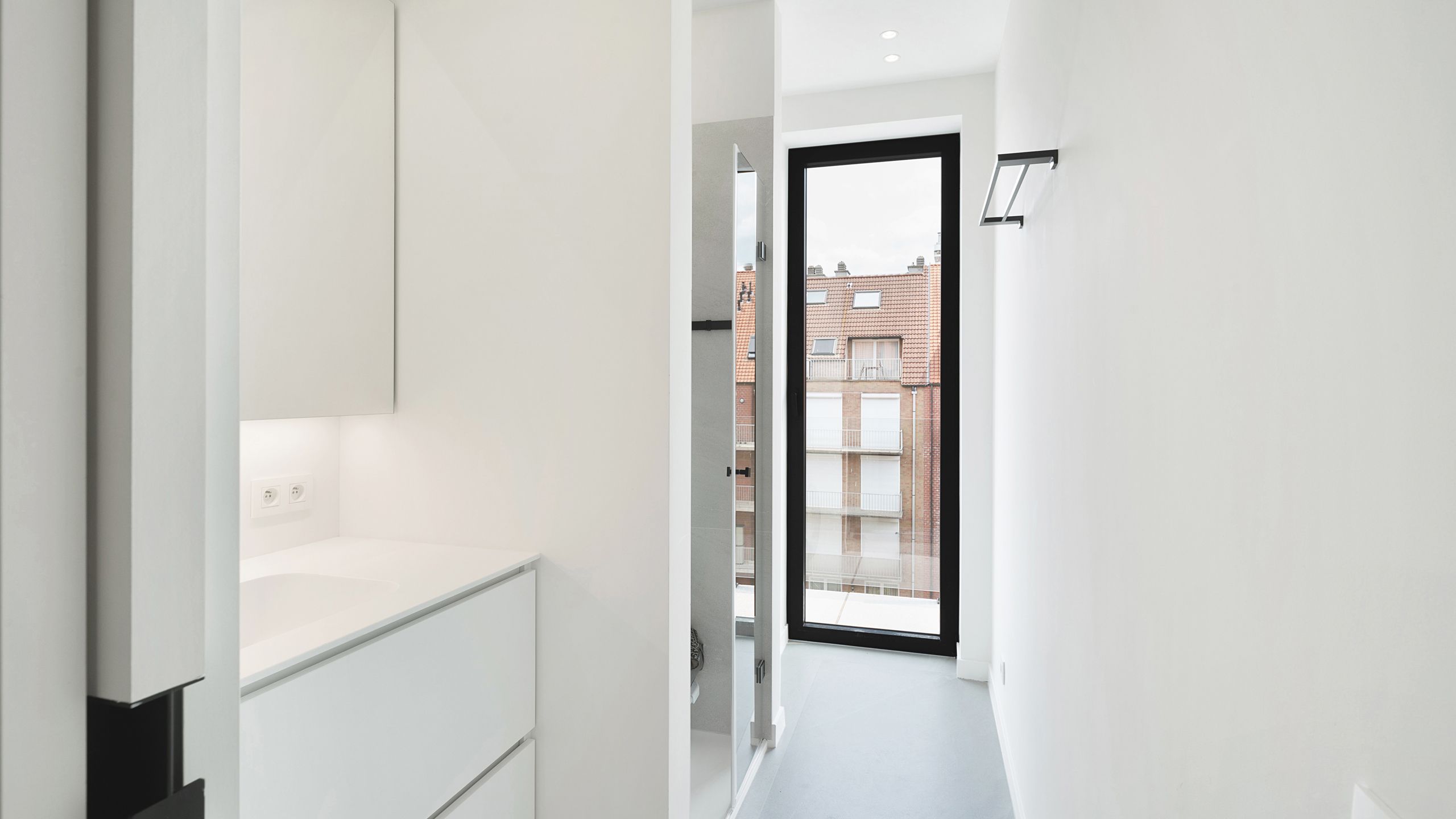 Exclusief zongericht  ruim appartement met open zicht en dubbele autostaanplaats [Koningslaan]. foto 21