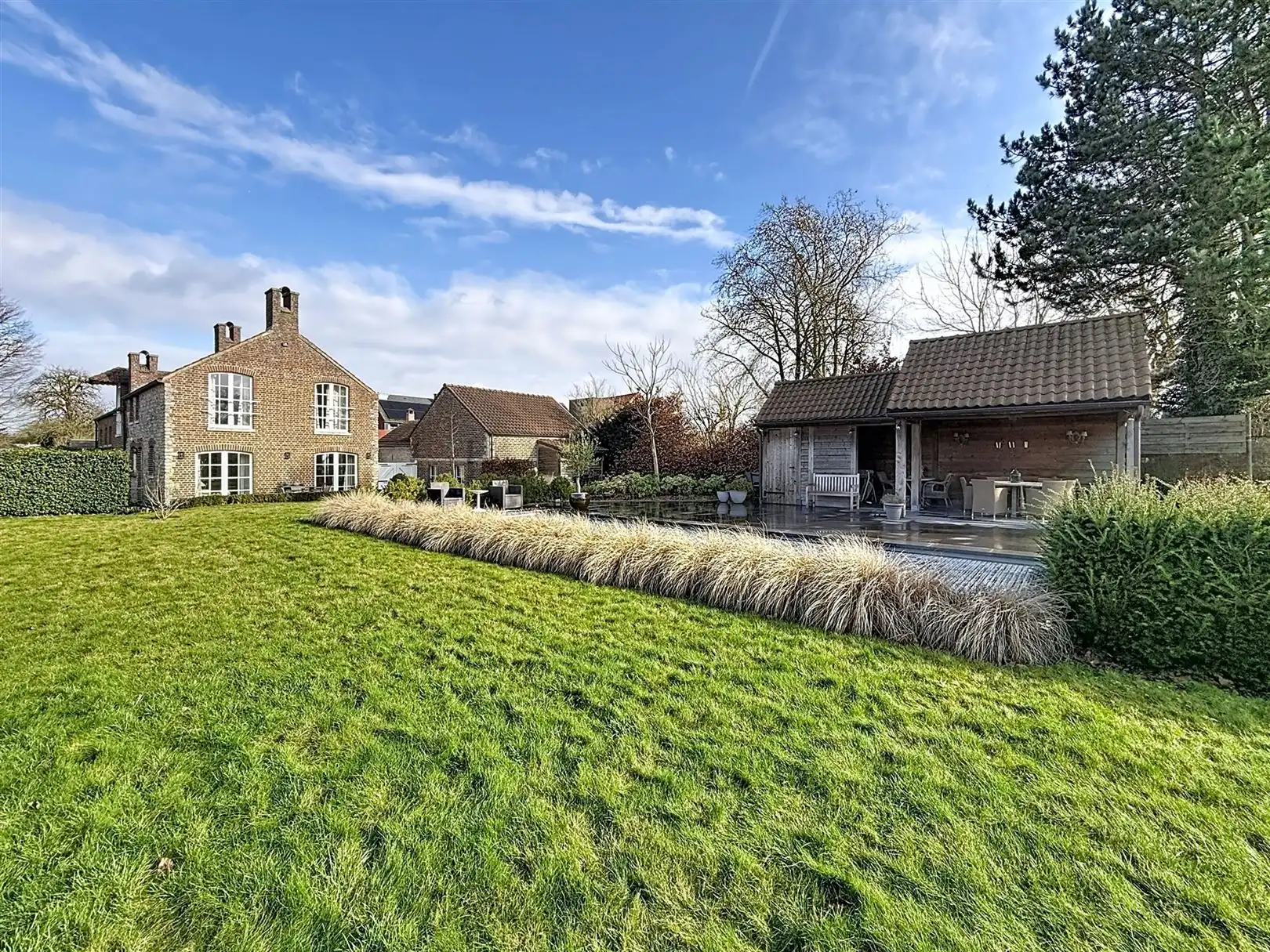 Karaktervolle woning met 4 slpks, 2 bdks, zwembad, 39a 17ca foto 8