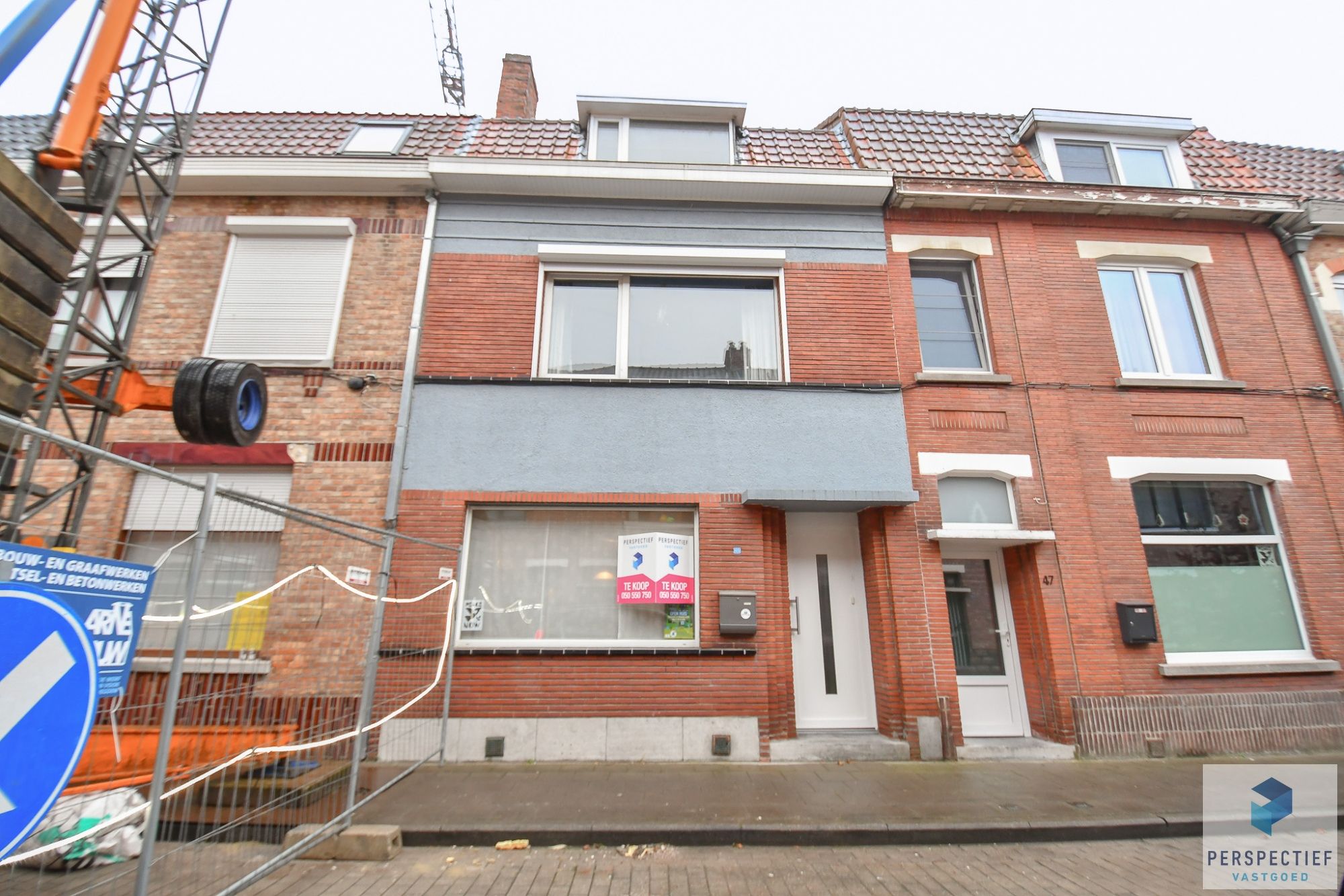 | IN OPTIE NA 1 WEEK - COMPROMIS IN OPMAAK | Ruime woning met 4 SLPKS, 3 BADKAMERS en tuin foto {{pictureIndex}}