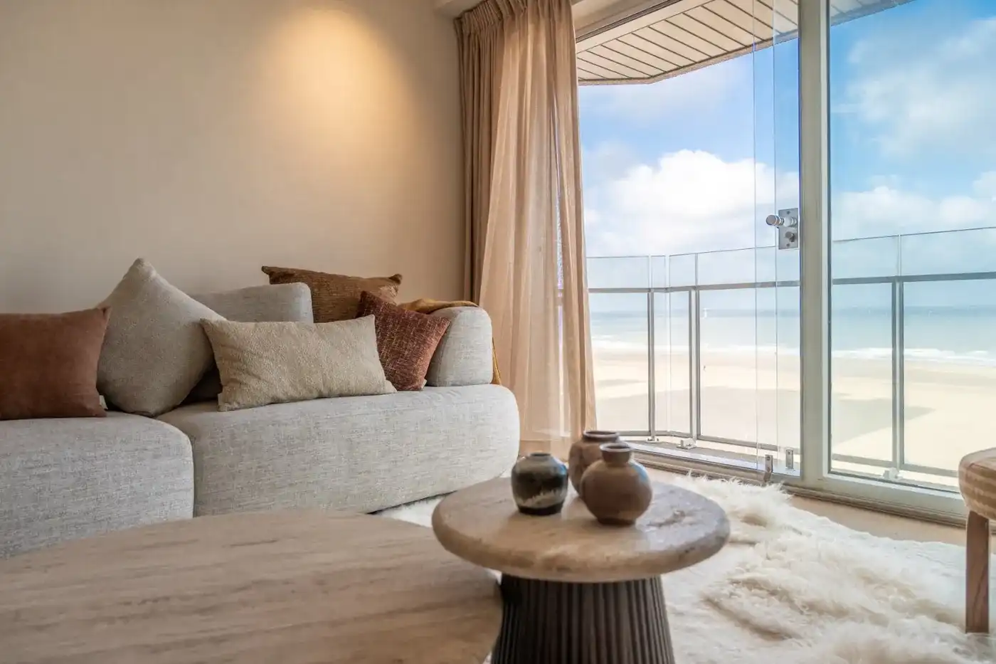 Exclusief gerenoveerd appartement met frontaal zeezicht op toplocatie in het Zoute foto 7