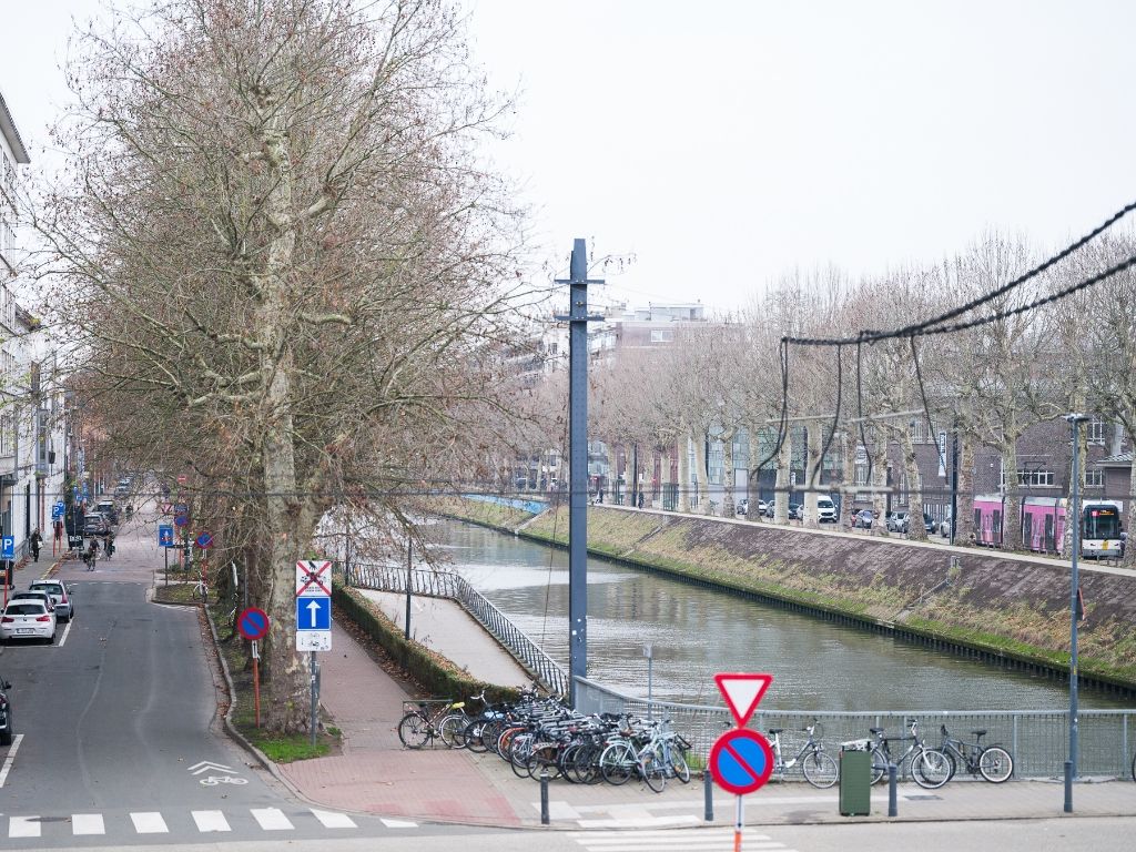 Lichtrijk 1-slaapkamer appartement met zicht op het water foto 13