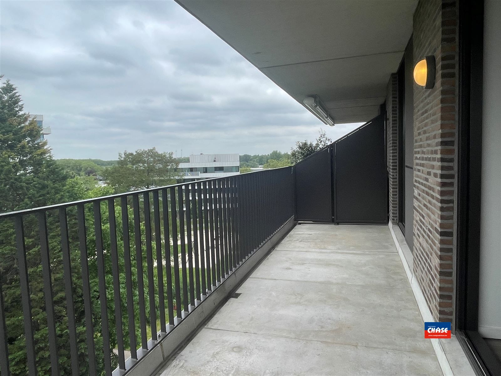 Knap nieuwbouwappartement met 2 slaapkamers, groot terras met prachtig uitzicht en ondergrondse autostaanplaats foto 9