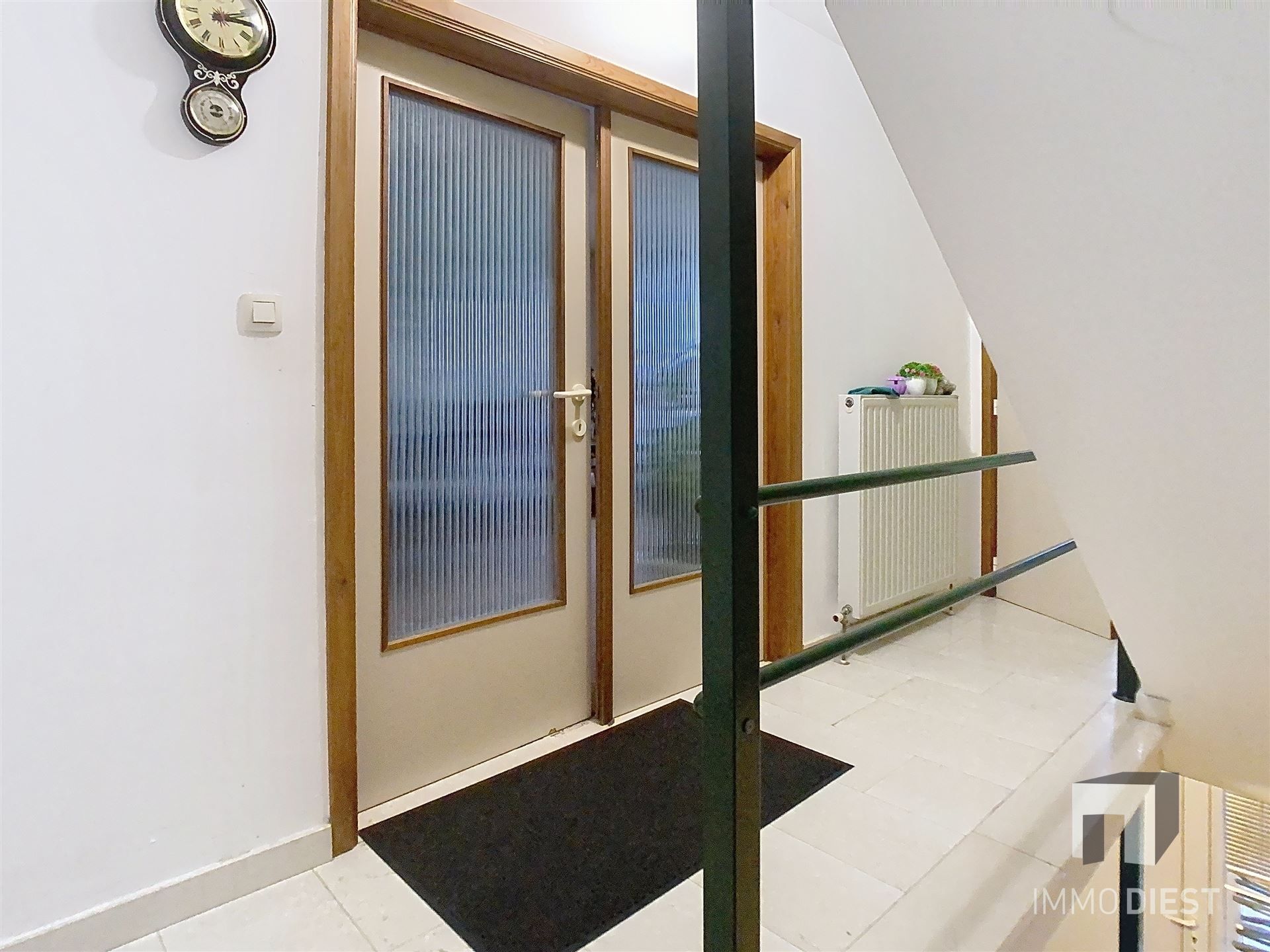 Fraaie bel-étage woning met garage in de stadsrand foto 9