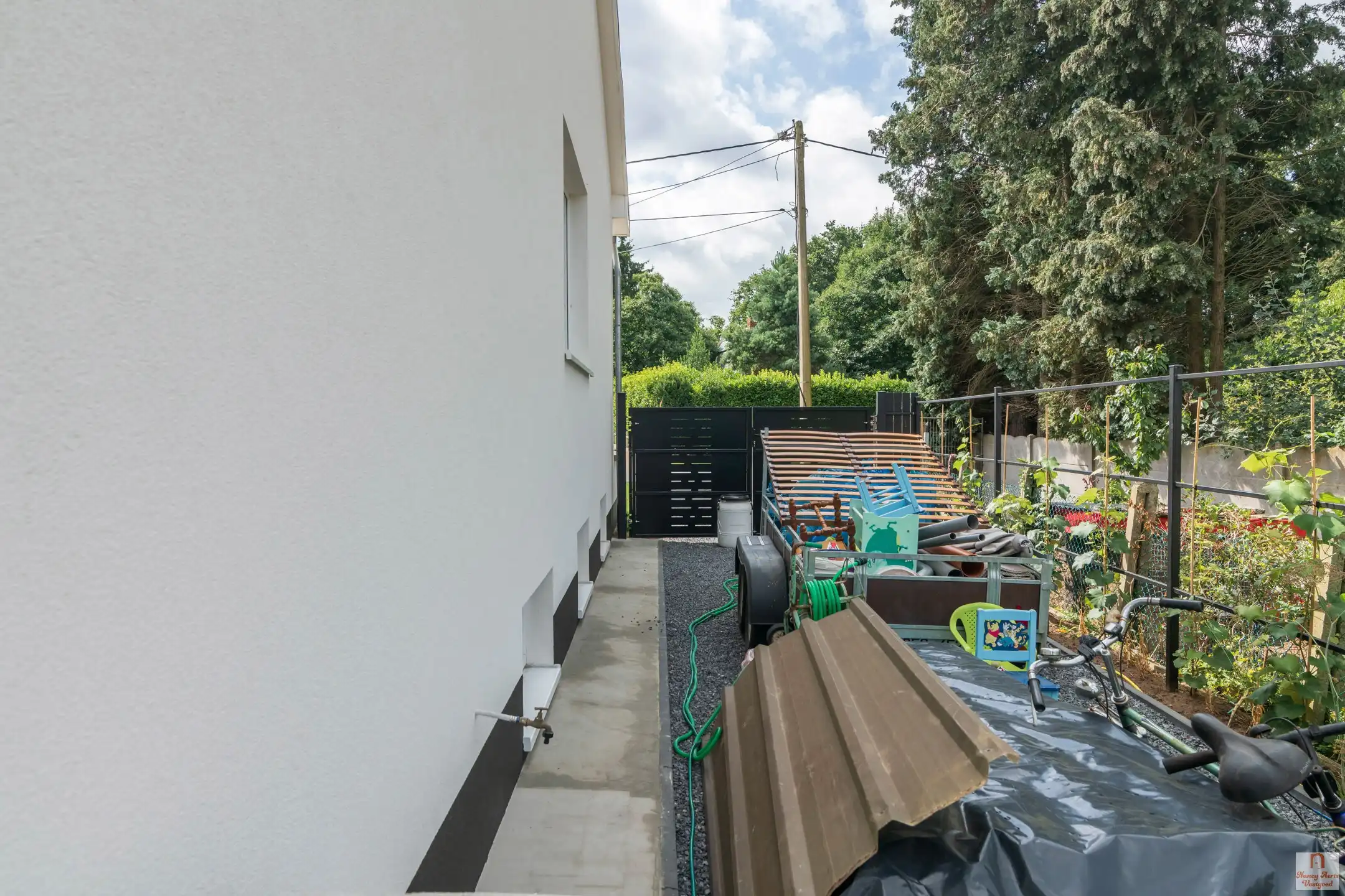 Ruime, vernieuwde woning met terras en tuin in Koersel foto 42