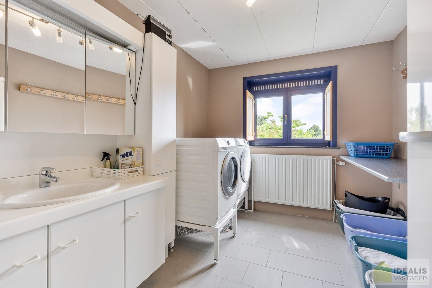 IDEALIS VASTGOED – ZEER VERZORGDE EN INSTAPKLARE GEZINSWONING MET 4 SLAAPKAMERS OP EEN RUIM PERCEEL VAN 16A 47CA IN EEN RESIDENTIELE WOONSTRAAT foto 20