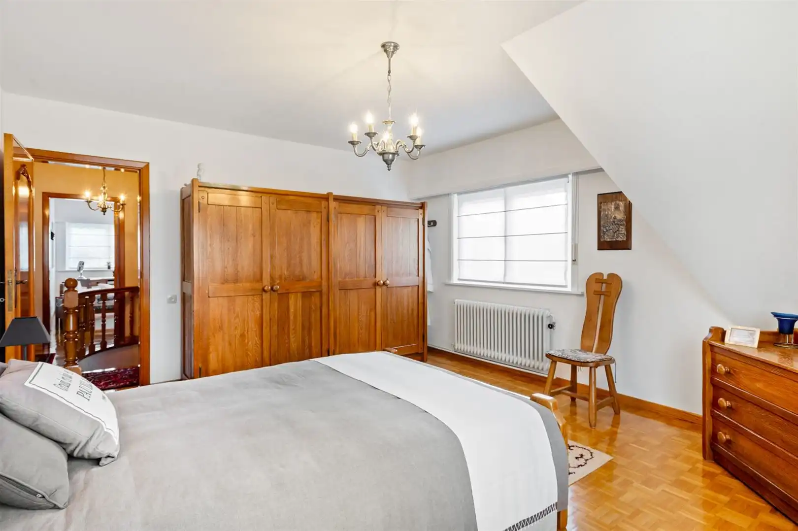 Prima onderhouden woning met 4 slaapkamers en prachtige tuin. foto 12