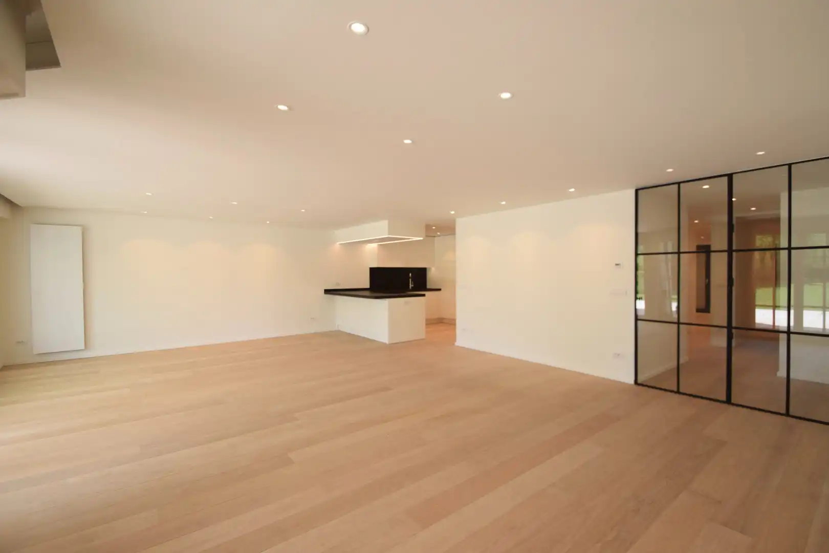 Zonovergoten tuin appartement met groot terras en prachtige tuin gelegen in het exclusieve domein Tennis Gardens. foto 2