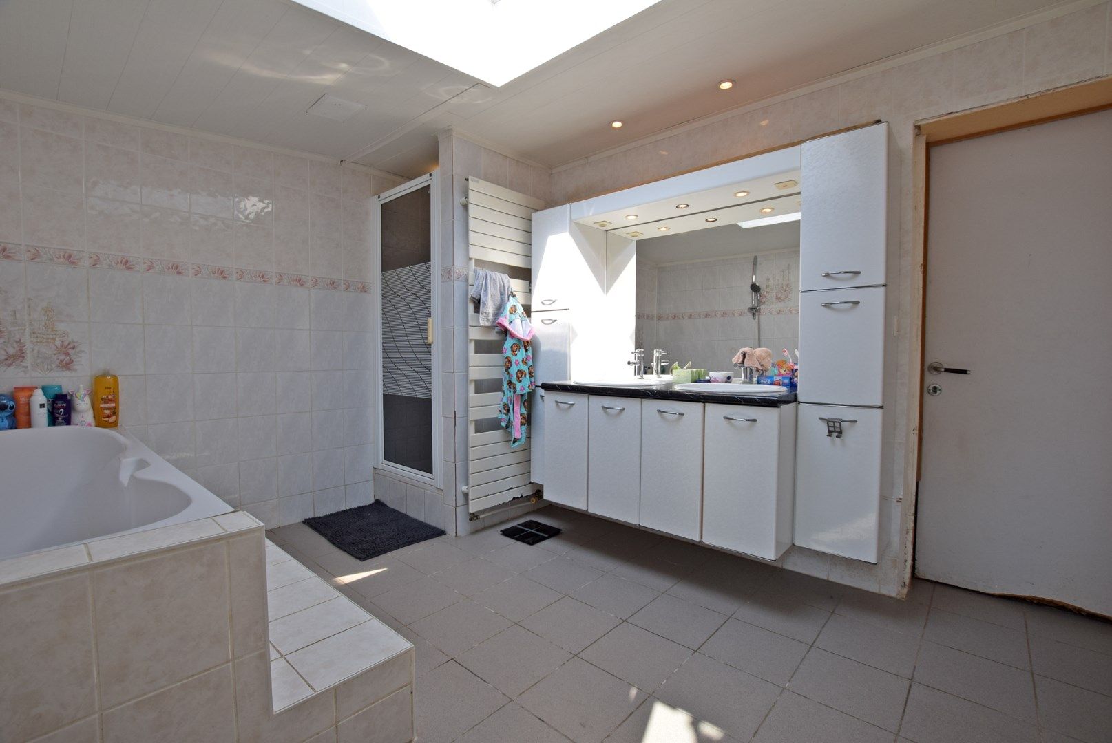 Op te frissen rijwoning op 360m² met 4 slaapkamers + garage & achterliggende loods / werkplaats te Adinkerke (De Panne).  foto 8