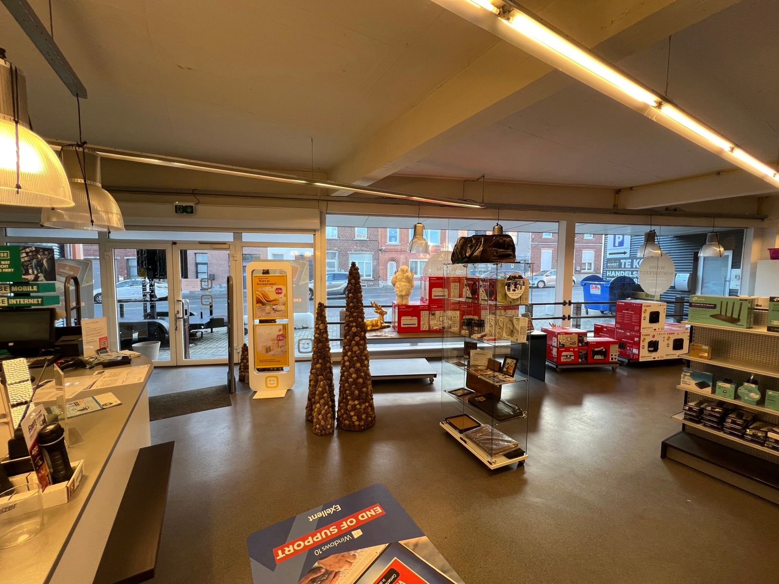 Commercieel pand / showroom op TOP-locatie te 1500 Halle. foto 10