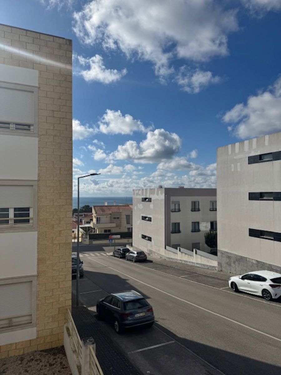 Ruim appartement met 3 slaapkamers en 2 badkamers op wandelafstand van het strand in Nazaré. foto 5
