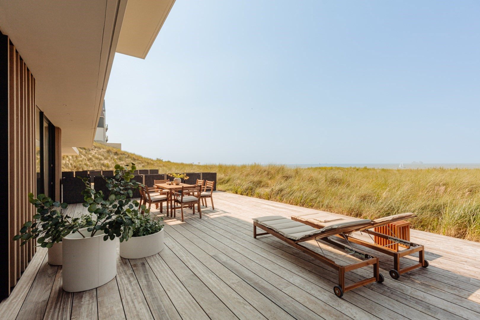 Uiterst smaakvol en top-notch afgewerkt appartement met frontaal zeezicht van het gelijkvloers terras - Residentie Blanke Top foto {{pictureIndex}}