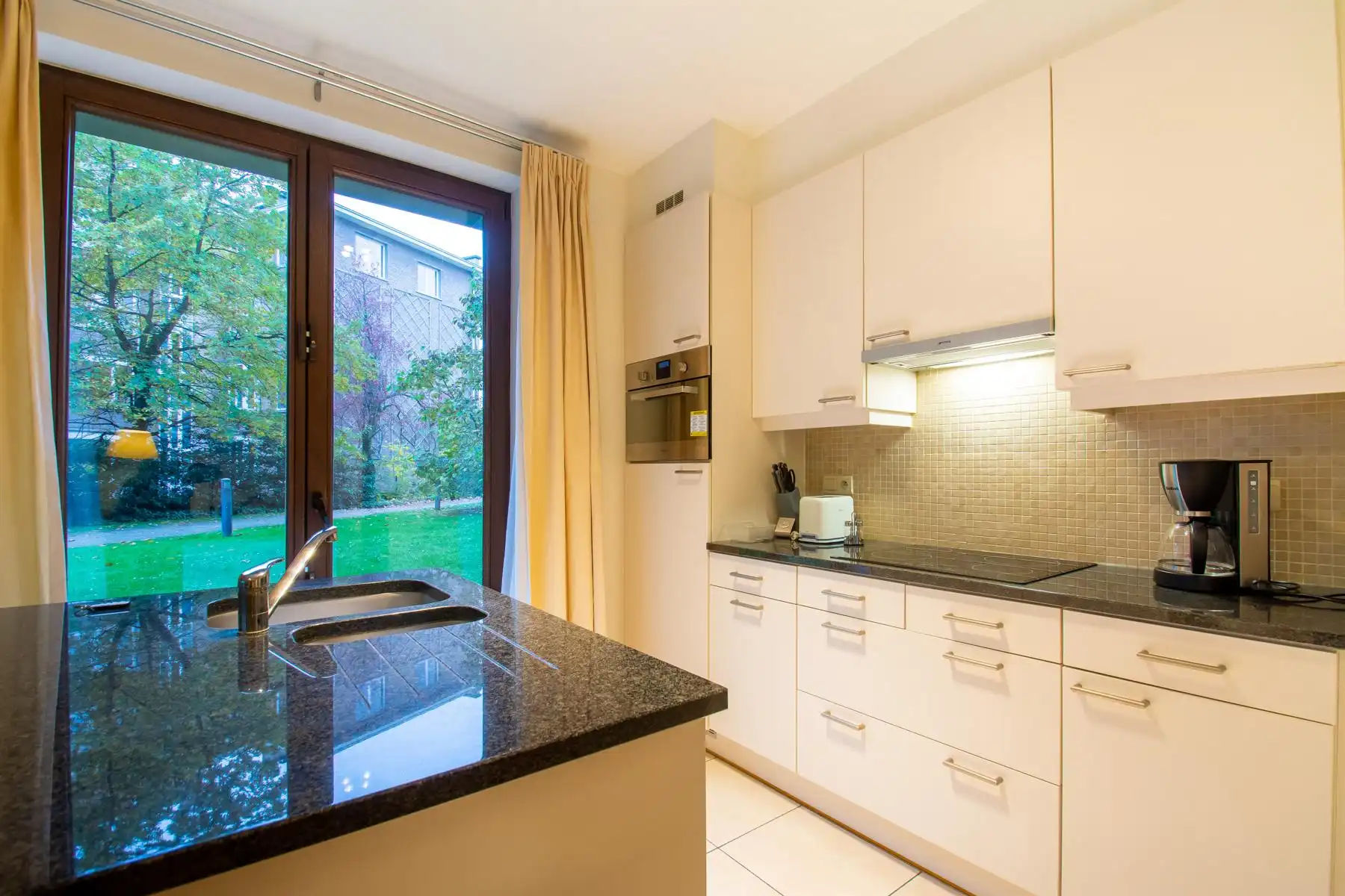 Prachtig gemeubeld app. 1 Kamer + gemeenschappelijke TUIN!!! foto 6