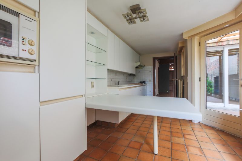Te moderniseren woning met 2 ruime slaapkamers (4 mogelijk) en tuin (terras), mogelijkheid om garage bij te kopen. foto 9