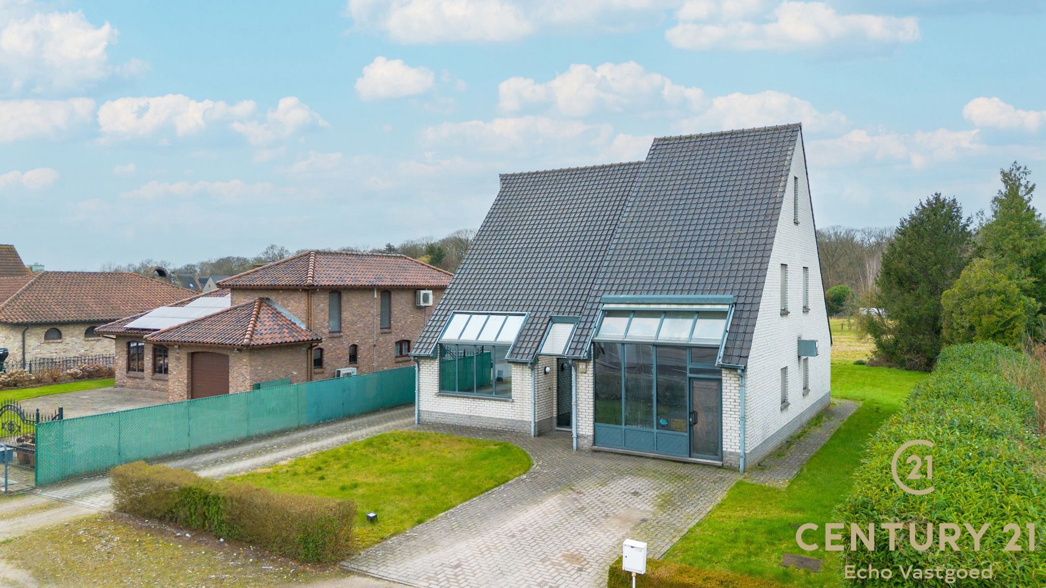 Ruime gezinswoning met 4 slaapkamers en polyvalente ruimte  foto 3