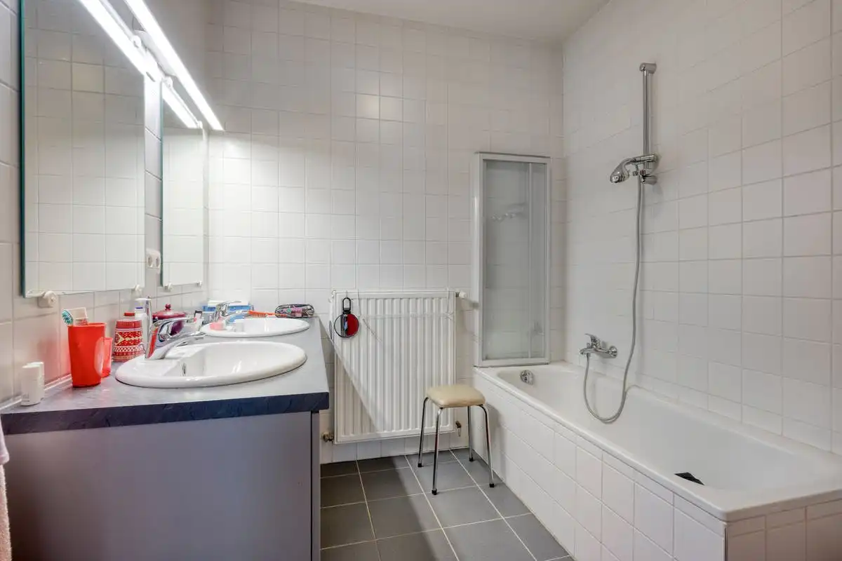 Lichtrijk instapklaar appartement met ruim terras en parking in Strombeek! foto 15