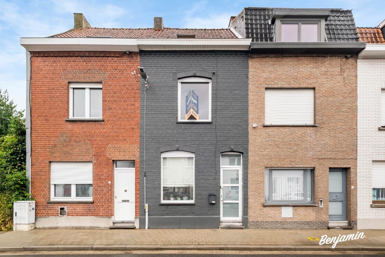 Hoofdfoto van de publicatie: Rijwoning met 4 slaapkamers en stadstuin in het centrum van Heule