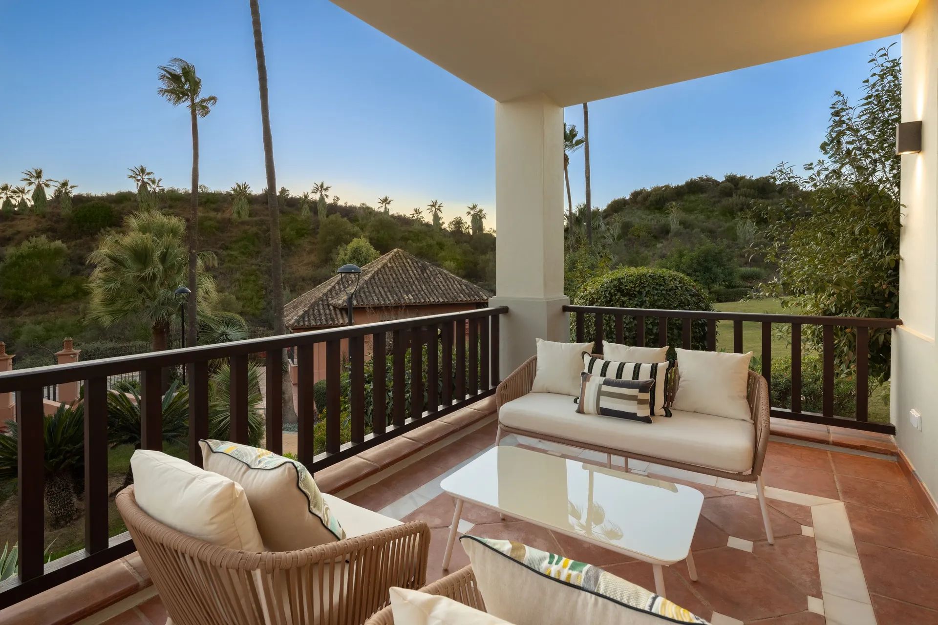 Ervaar de perfecte mix van Mediterrane charme en moderne luxe in deze exclusieve villa in Sierra Blanca foto 9