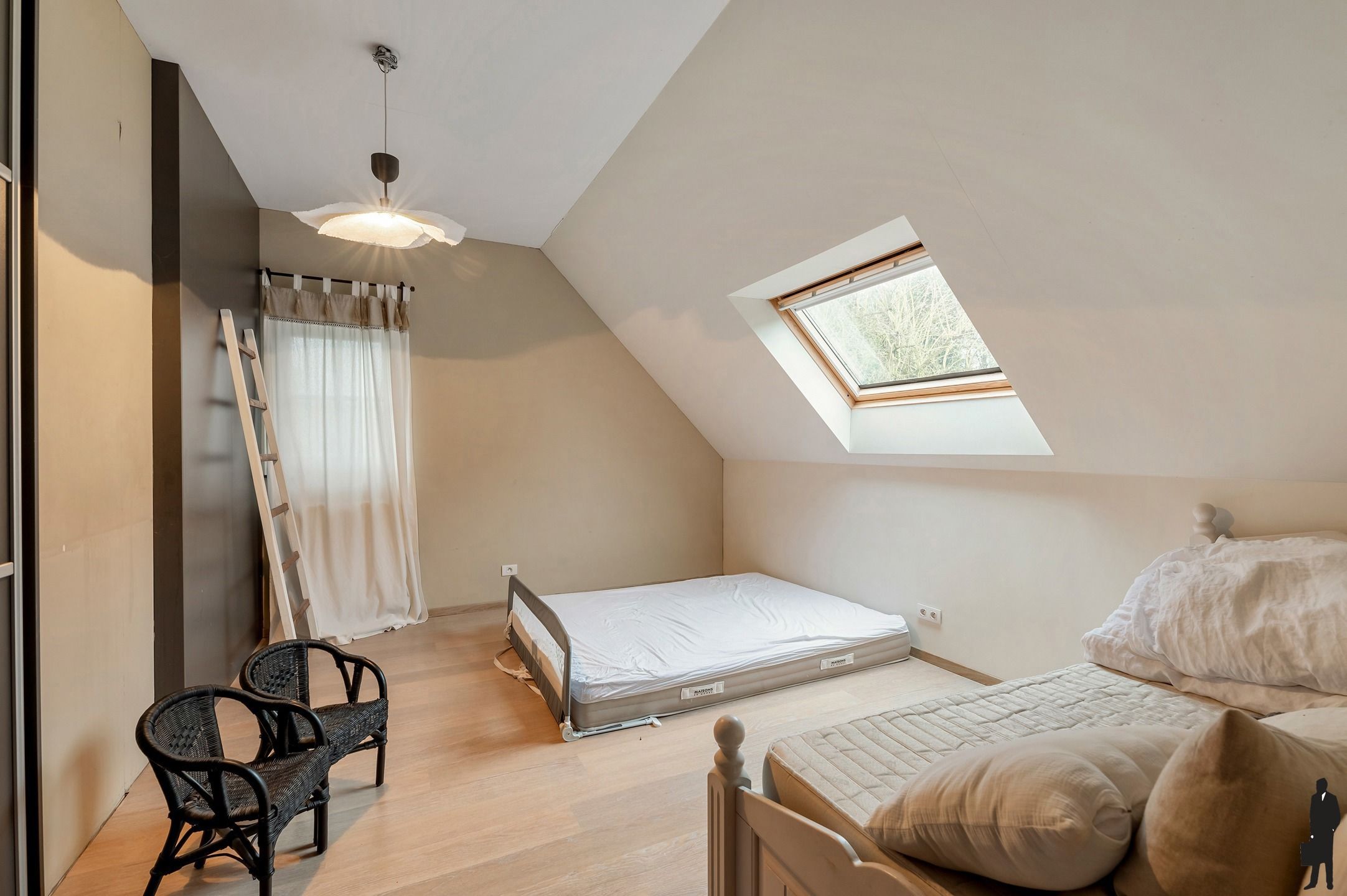 Grenzende aan bosgebied, sfeervolle villa op ca. 2.325m² foto 20
