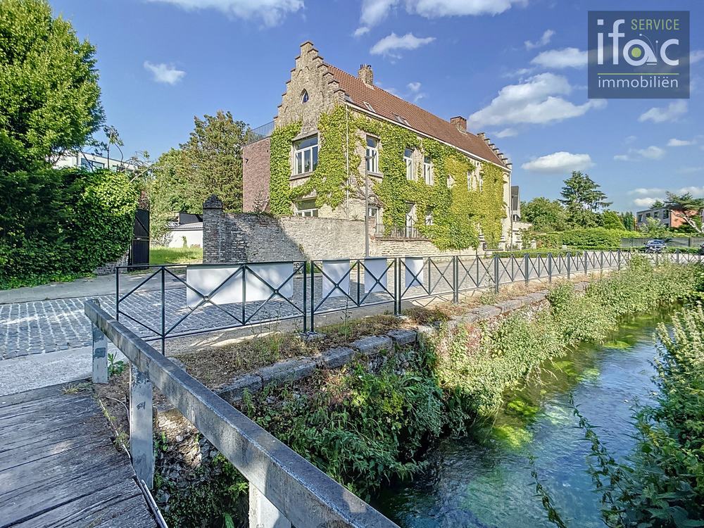 Villa te koop foto {{pictureIndex}}