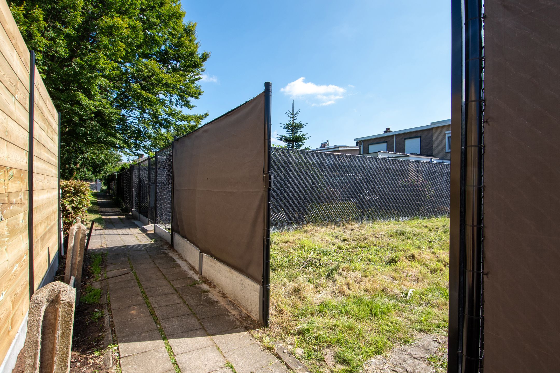 Af te werken gezinswoning op centrale locatie foto 14