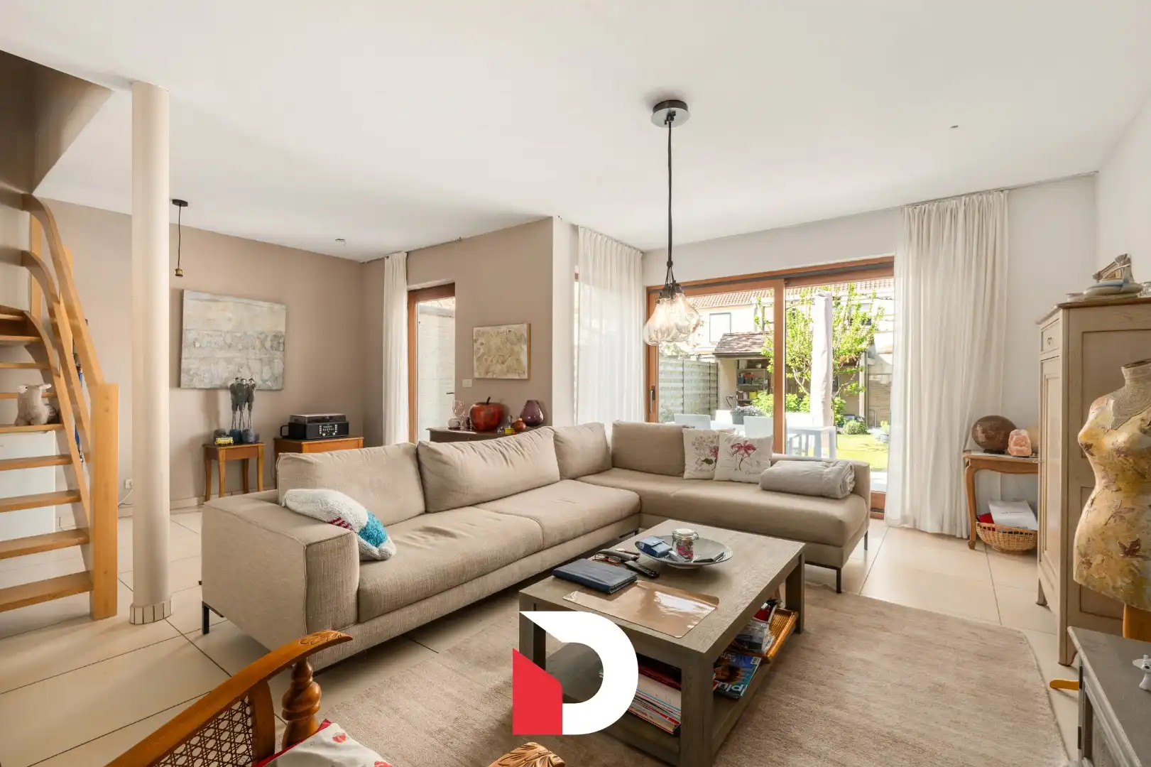 Schitterende instapklare stadswoning met 4 slk en stadstuin in rustige omgeving foto 3