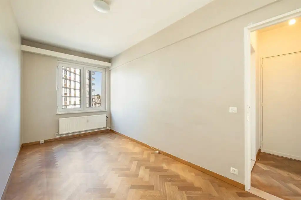 Instapklaar appartement op prachtige visgraatparket foto 13