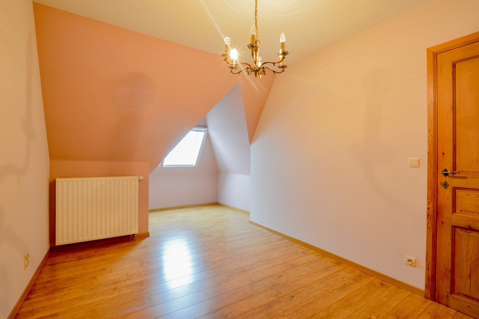 Ruim en comfortabel duplexappartement te Eernegem foto 6
