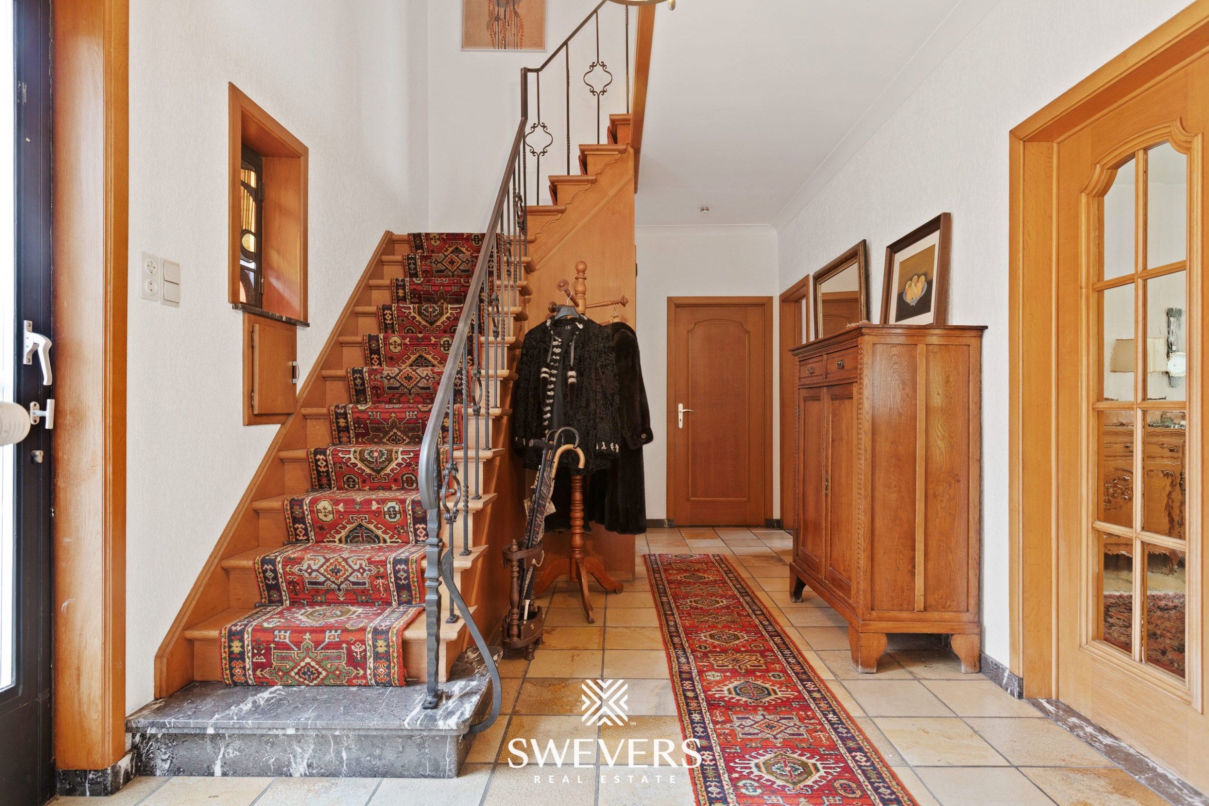 Open bebouwing met 4 slaapkamers, kelder en tuin in rustige, doodlopende straat foto 13