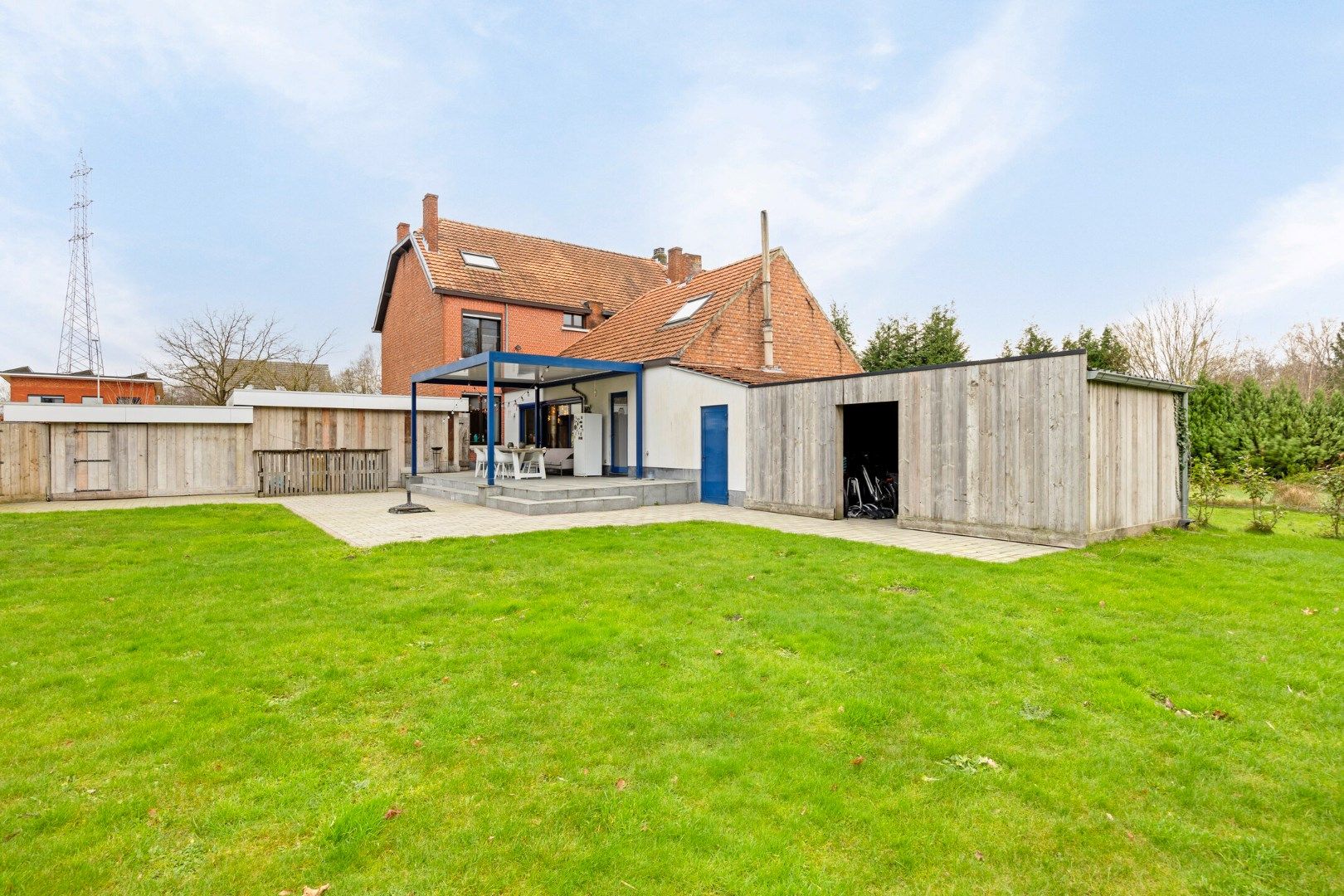Ruim ingedeelde woning met 4 slpks op een mooi perceel van 21 are met achterliggend groen. foto 27
