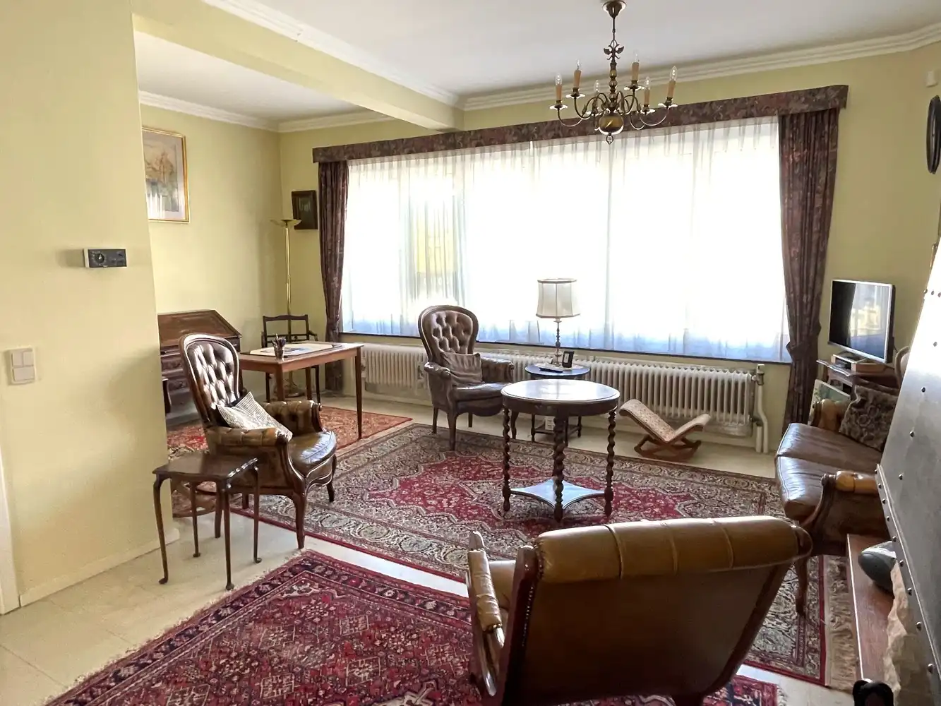 Ruime, solide gezinswoning met 4/5 slaapkamers en zonnige tuin in Koningslo foto 3