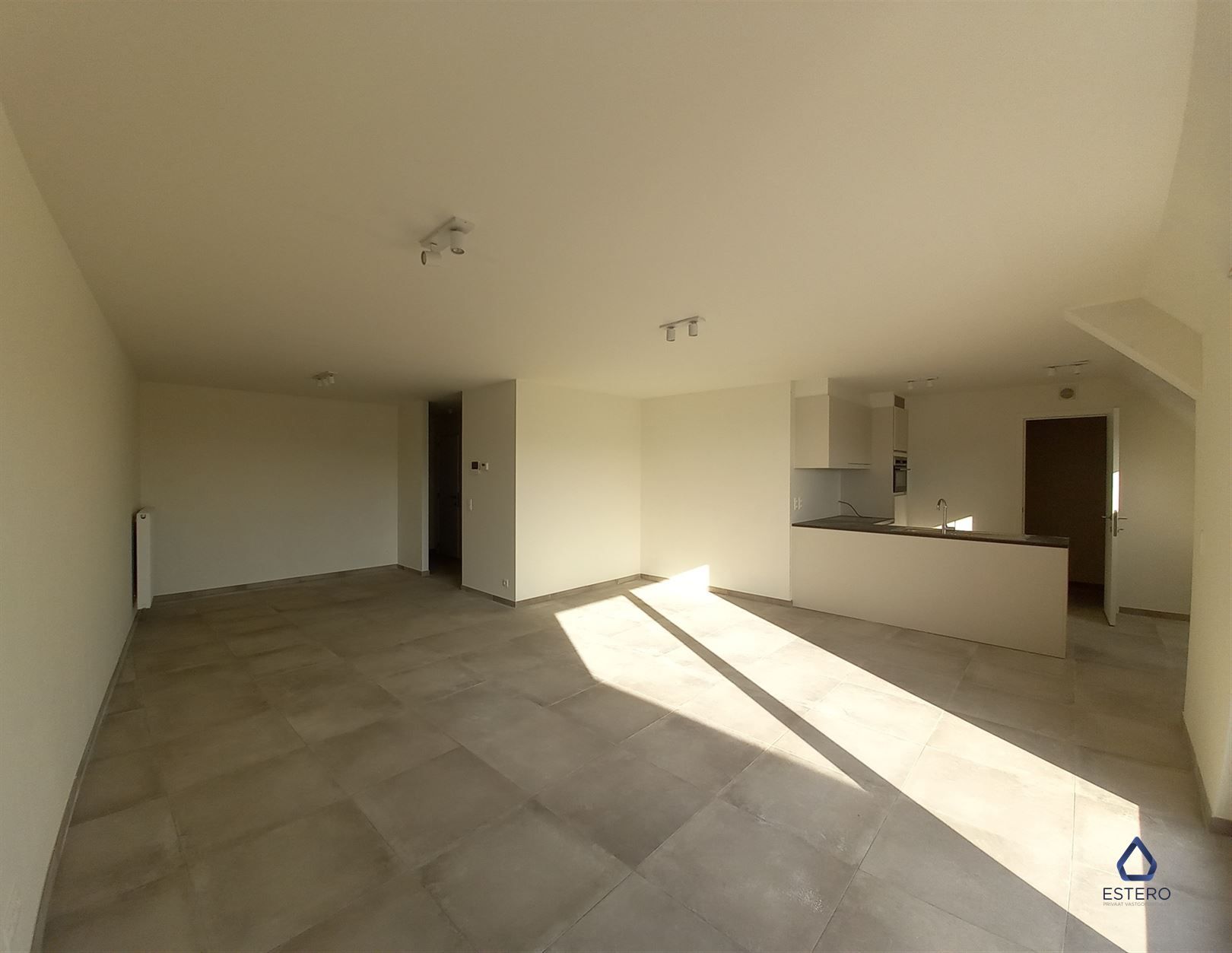 Ruim BEN-appartement met 2 slaapkamers en terras foto {{pictureIndex}}