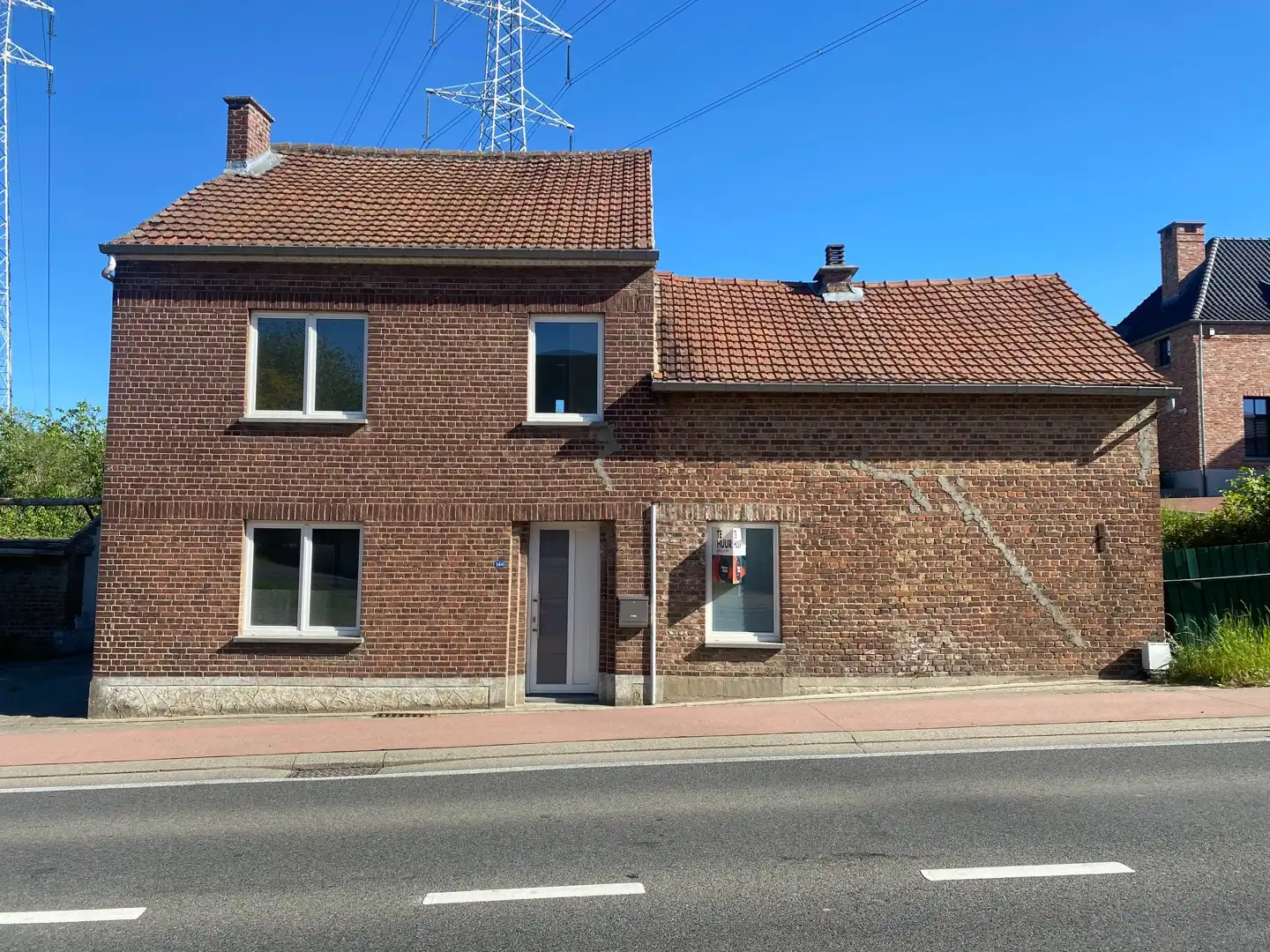 Woonhuis met 3 slaapkamers foto {{pictureIndex}}