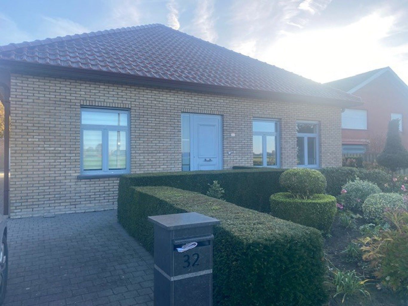 Moderne, instapklare gelijkvloerse woning foto {{pictureIndex}}