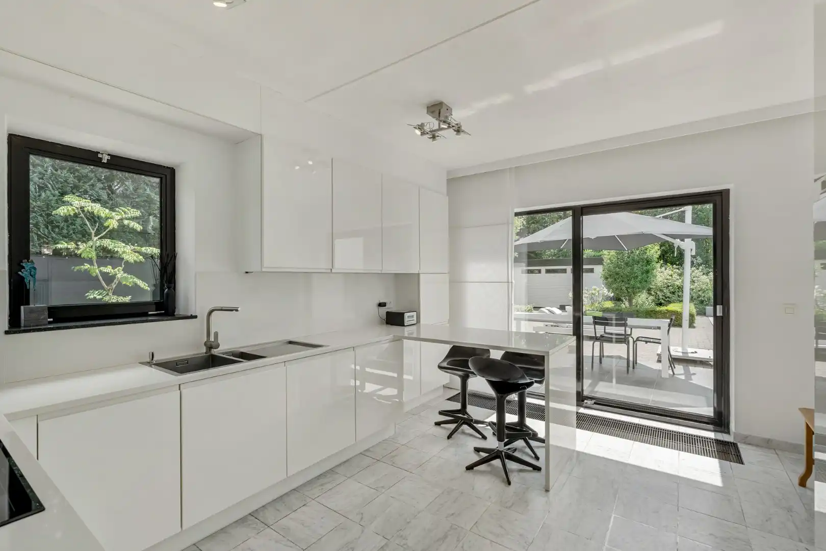 Moderne architectenwoning met mooie tuin en zwembad, 5 slaapkamers in Hasselt, OB op 8a12ca in doodlopende straat foto 15