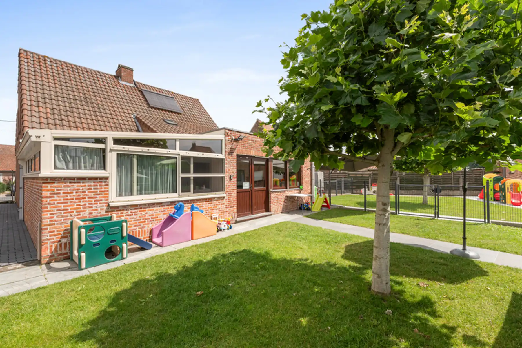  Gezinswoning met tuin en en vlotte parkeermogelijkheden foto 3