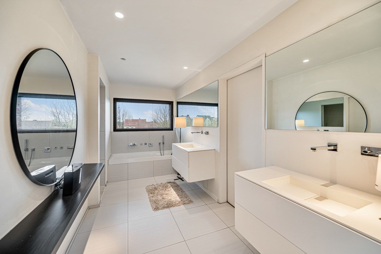 Exclusieve, ruime, instapklare villa in een doodlopende straat foto 12